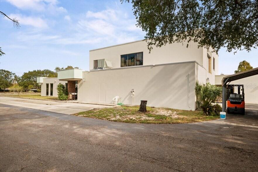 Image 13 of 25 For 2119 Grand Boulevard
