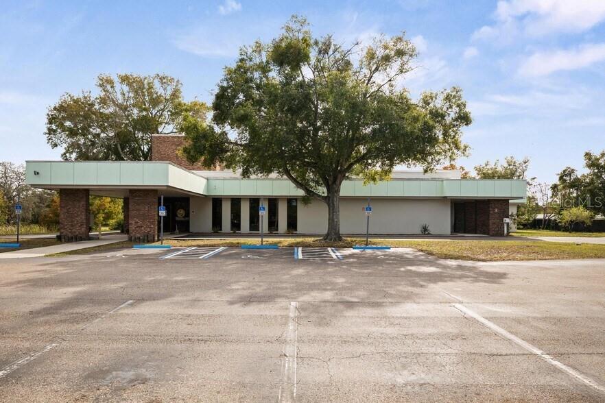 Image 16 of 25 For 2119 Grand Boulevard