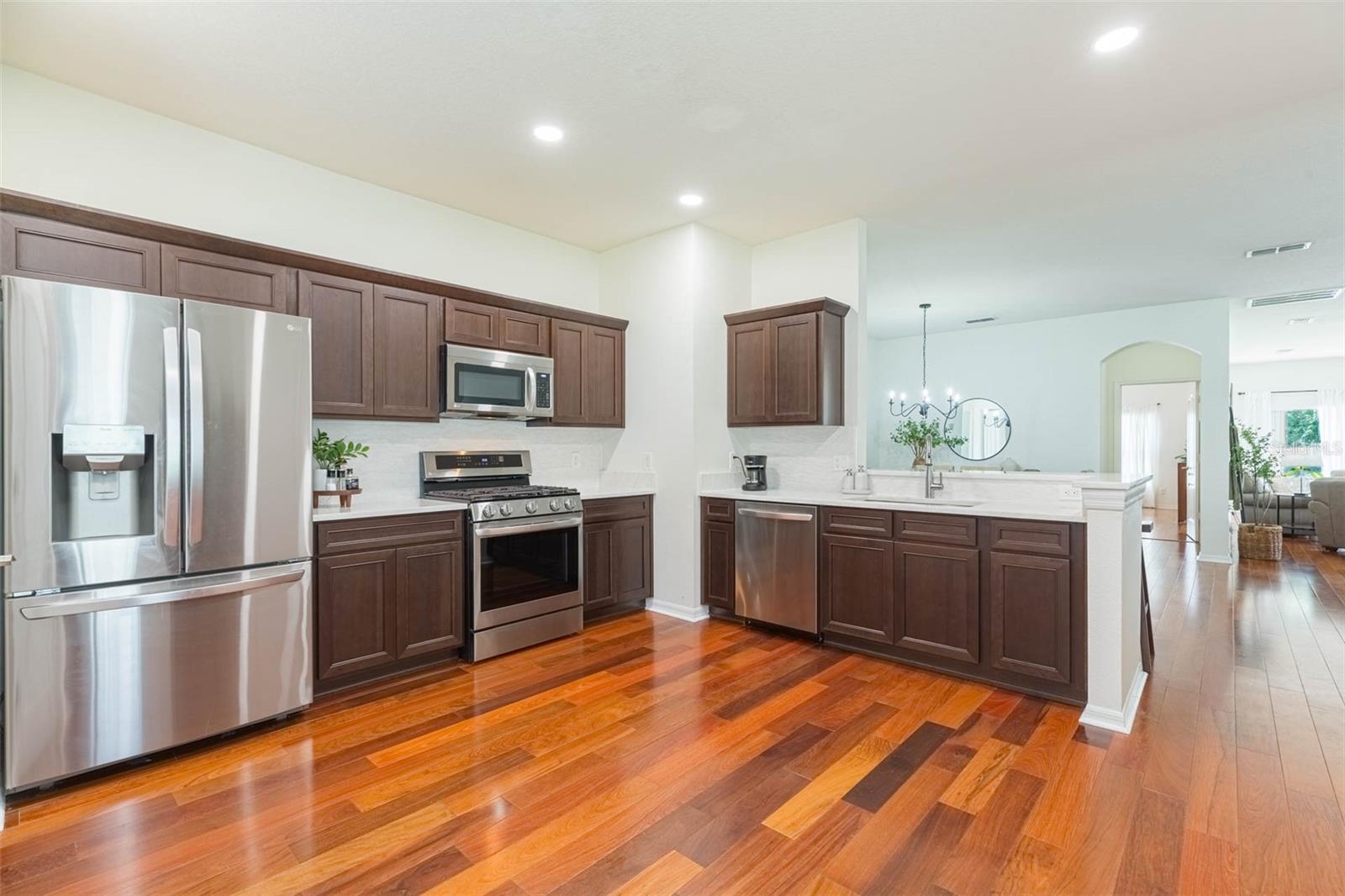 Listing photo id 10 for 20403 Sultana Court