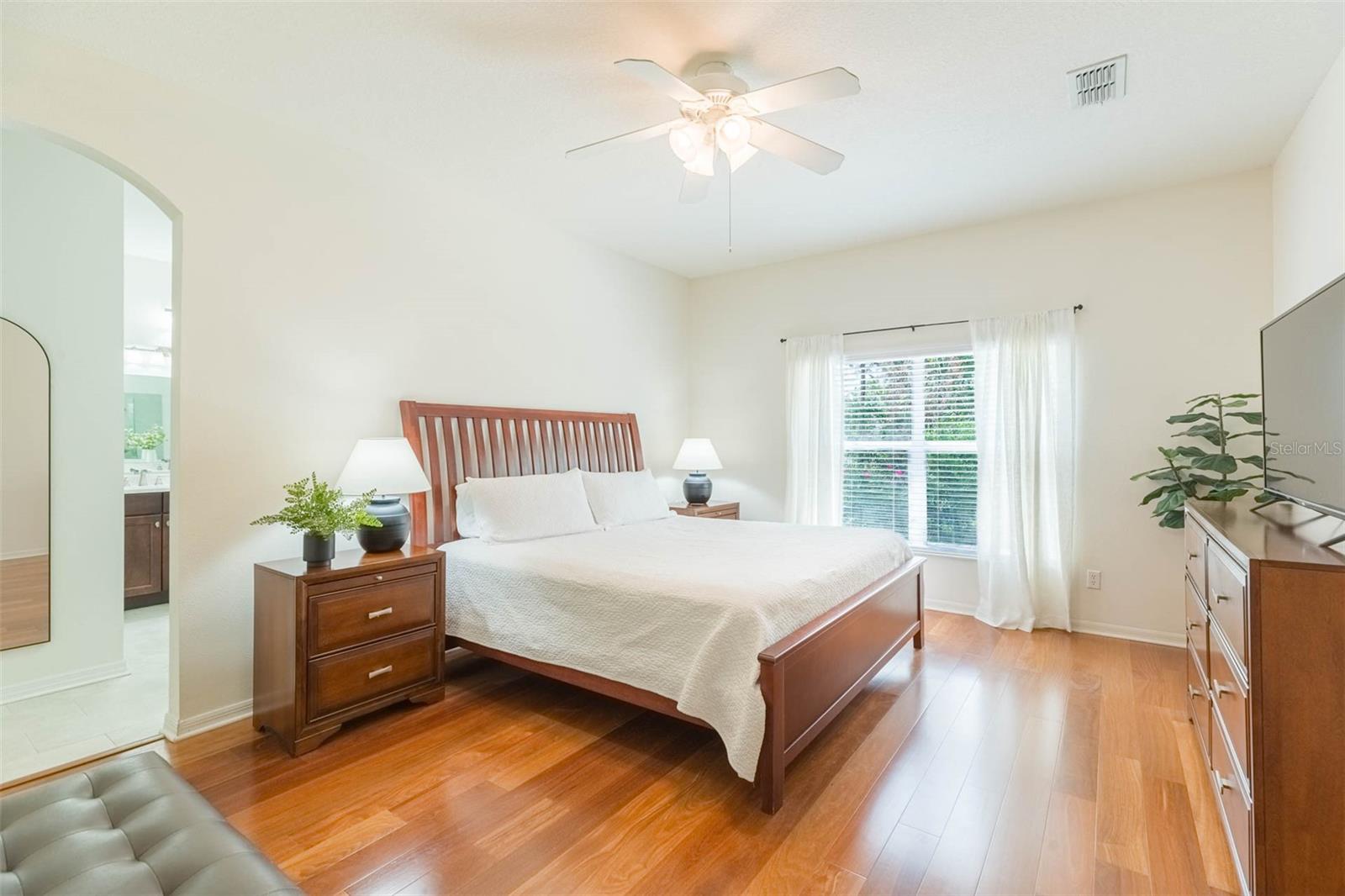 Listing photo id 12 for 20403 Sultana Court