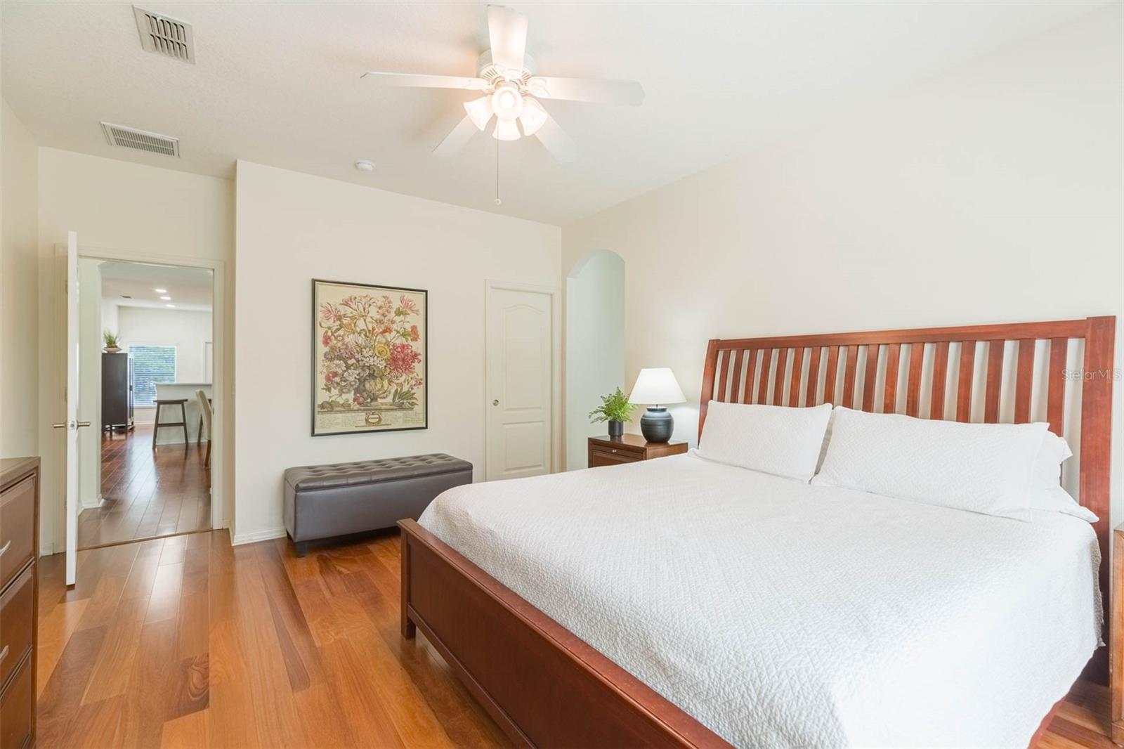 Listing photo id 13 for 20403 Sultana Court
