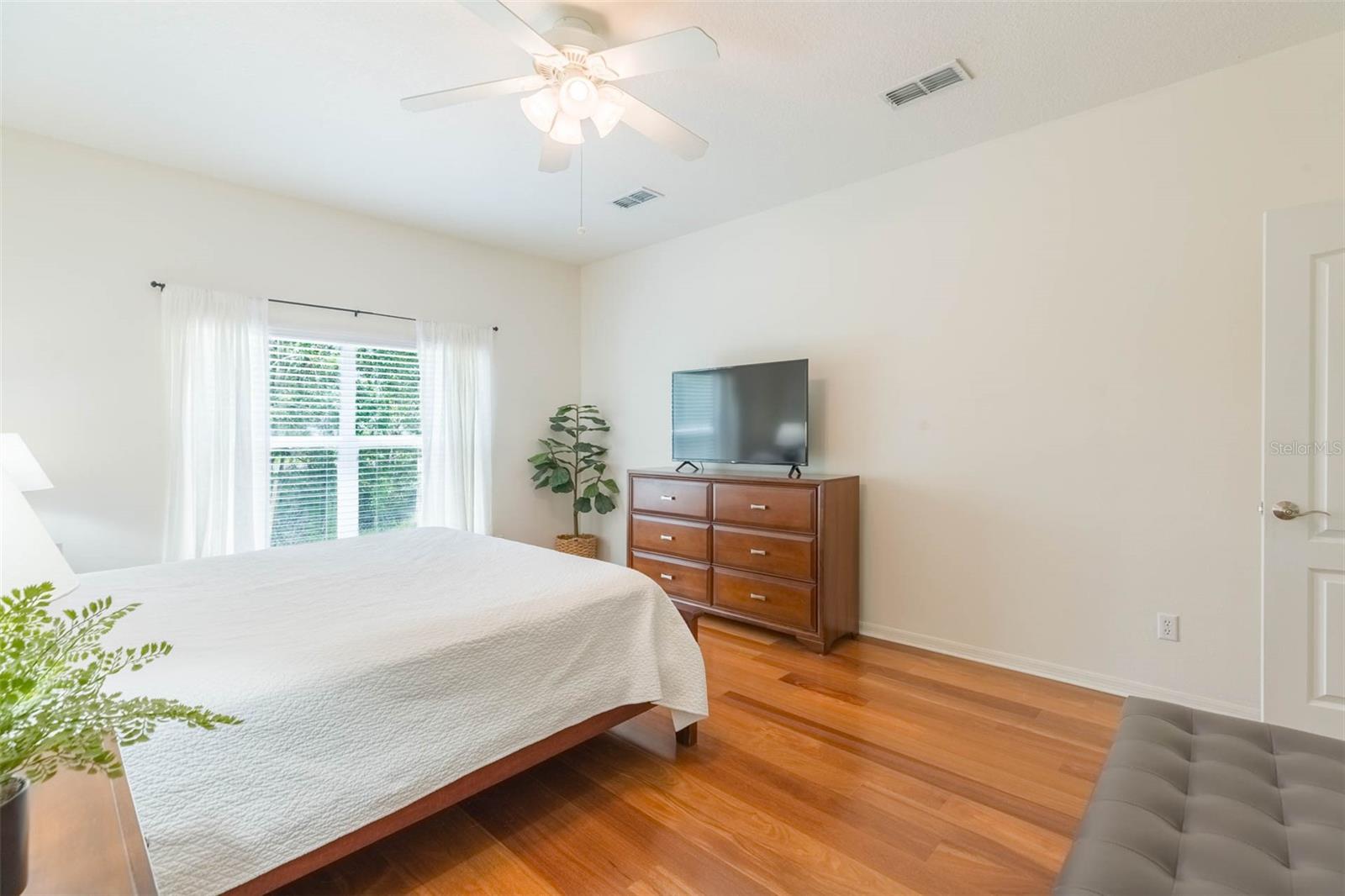 Listing photo id 14 for 20403 Sultana Court