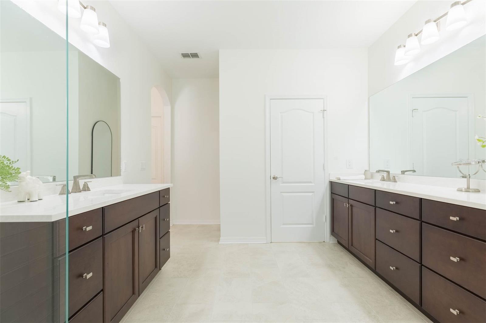 Listing photo id 17 for 20403 Sultana Court