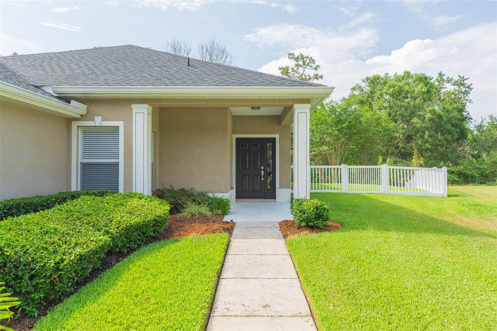 Listing photo id 0 for 20403 Sultana Court