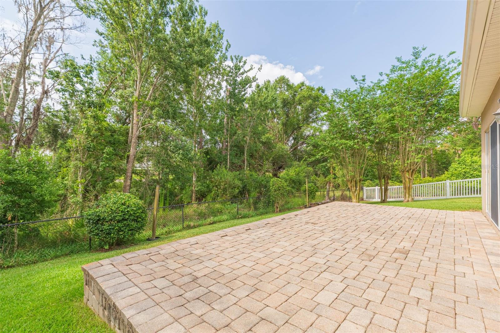 Listing photo id 24 for 20403 Sultana Court