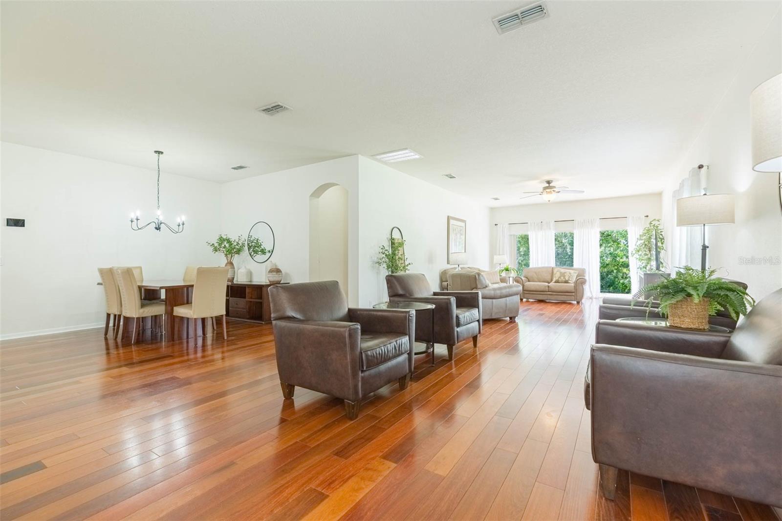 Listing photo id 1 for 20403 Sultana Court