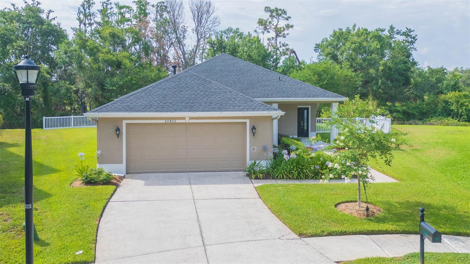 Listing photo id 30 for 20403 Sultana Court