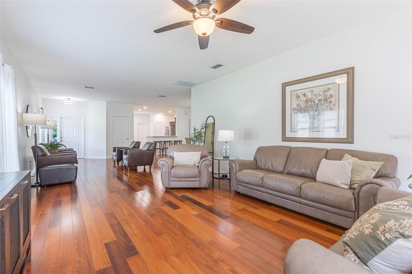 Listing photo id 4 for 20403 Sultana Court