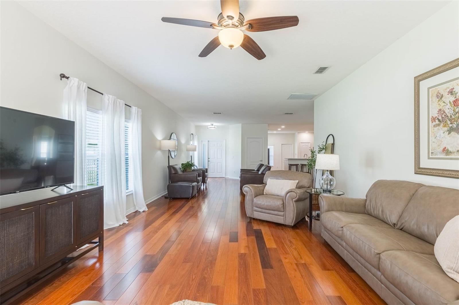 Listing photo id 5 for 20403 Sultana Court
