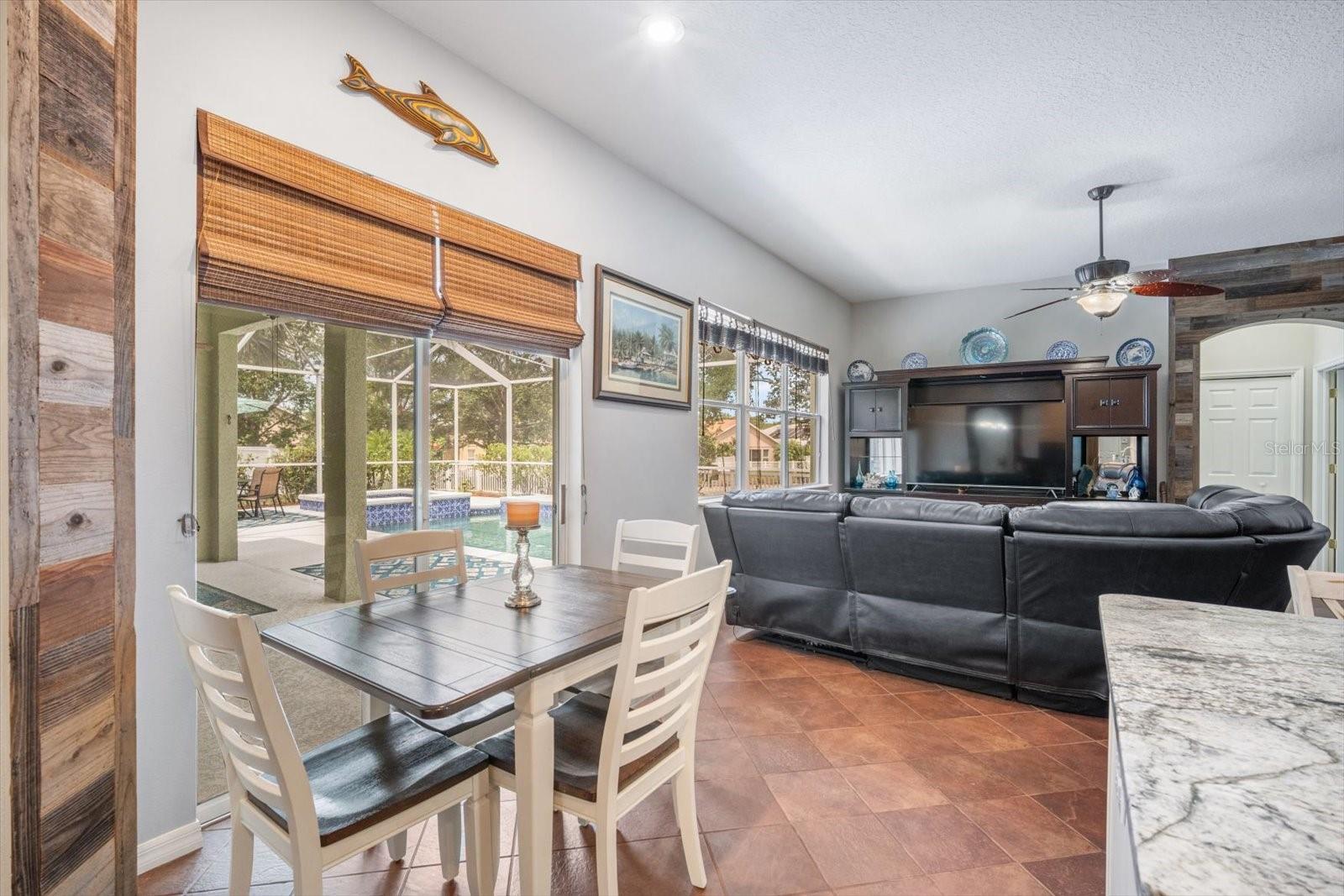 Listing photo id 8 for 10709 Rockledge View Drive
