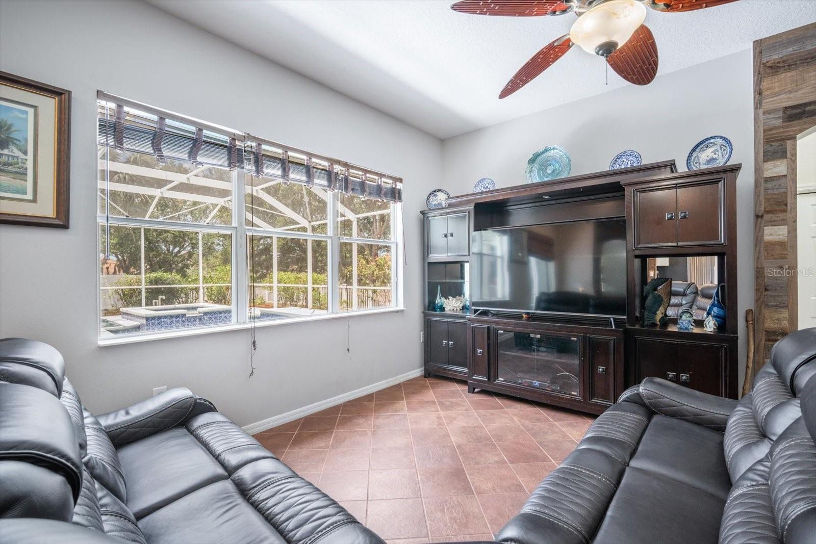 Listing photo id 9 for 10709 Rockledge View Drive