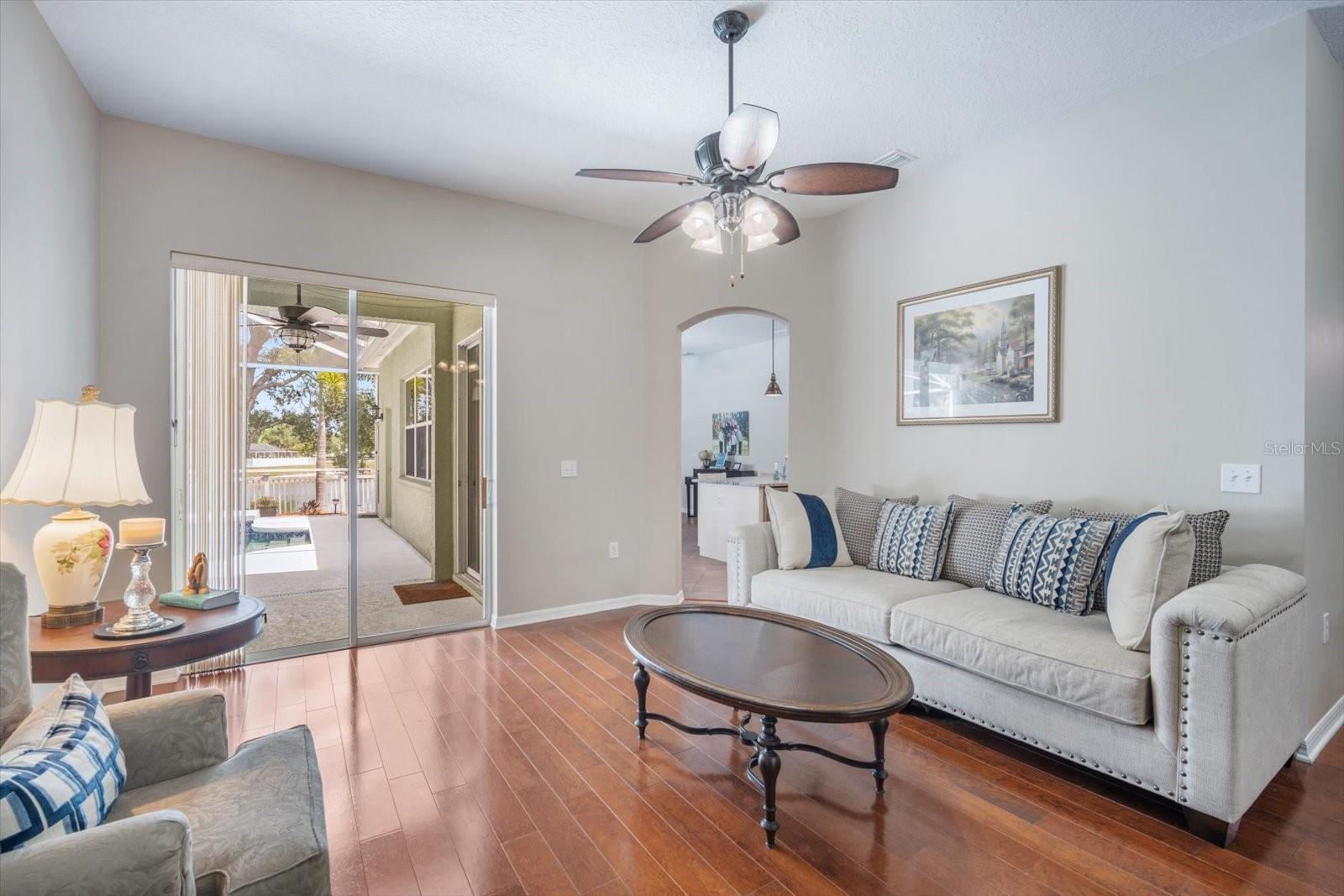 Listing photo id 5 for 10709 Rockledge View Drive