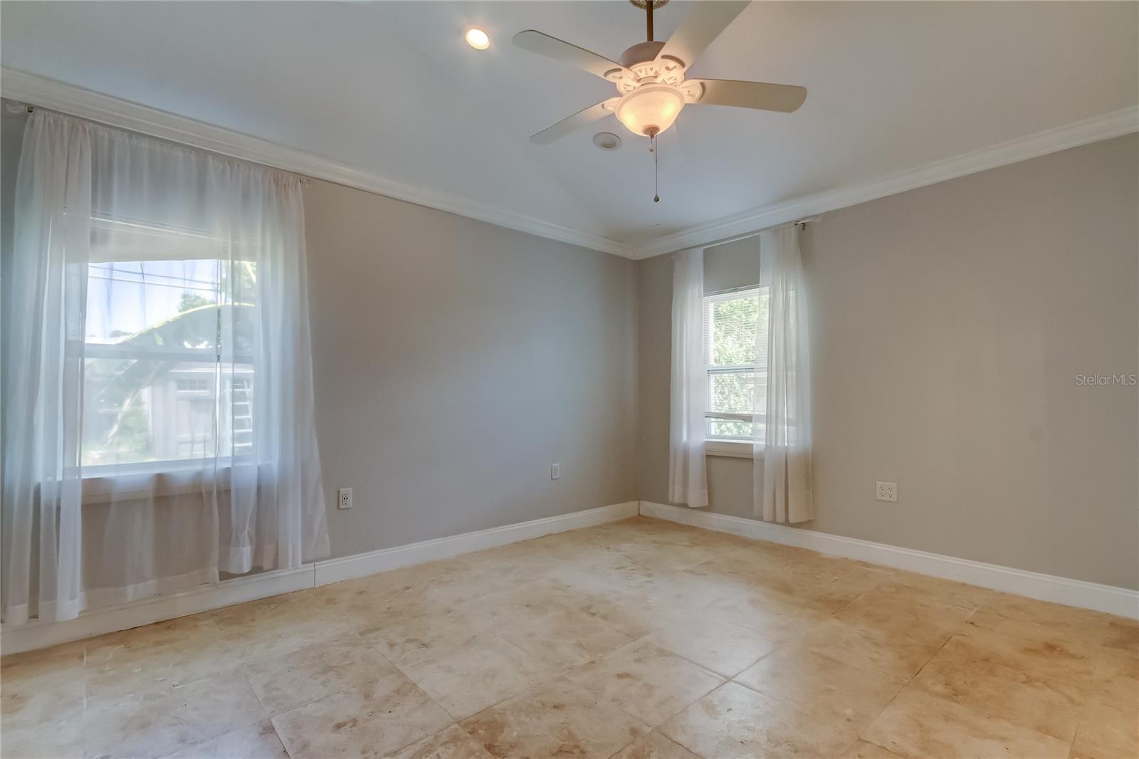 Image 34 of 55 For 1242 Bermuda Street