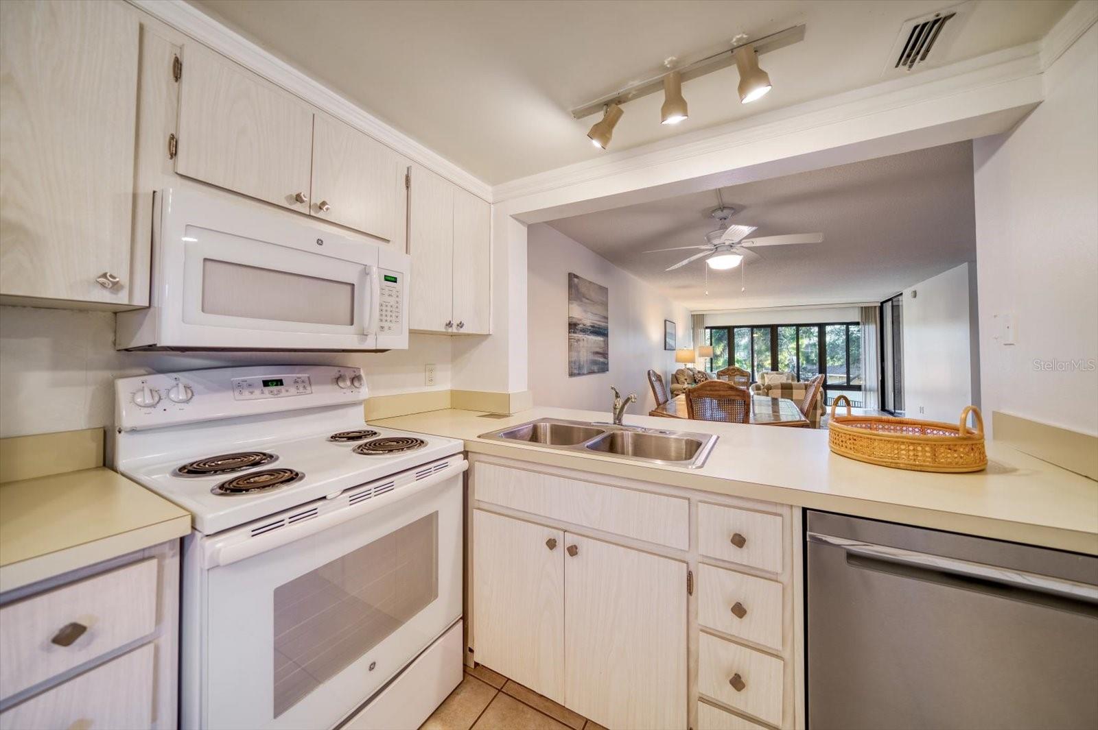 Image 10 of 24 For 12300 Vonn Road 2202