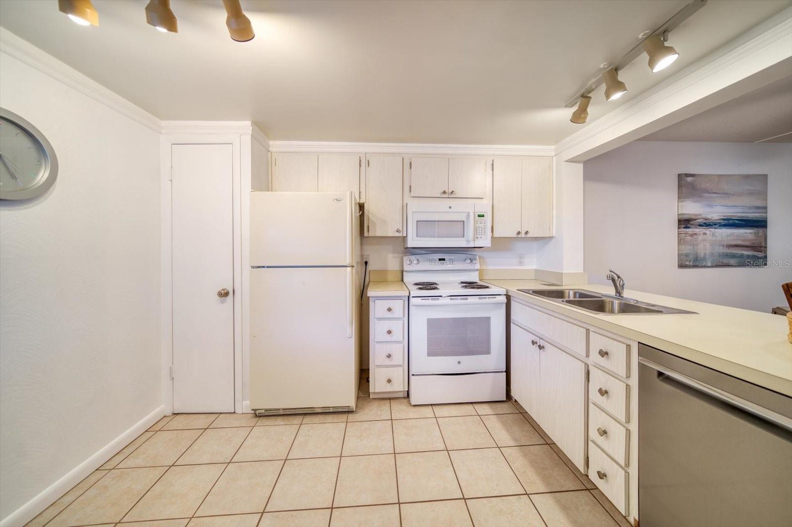 Image 8 of 24 For 12300 Vonn Road 2202