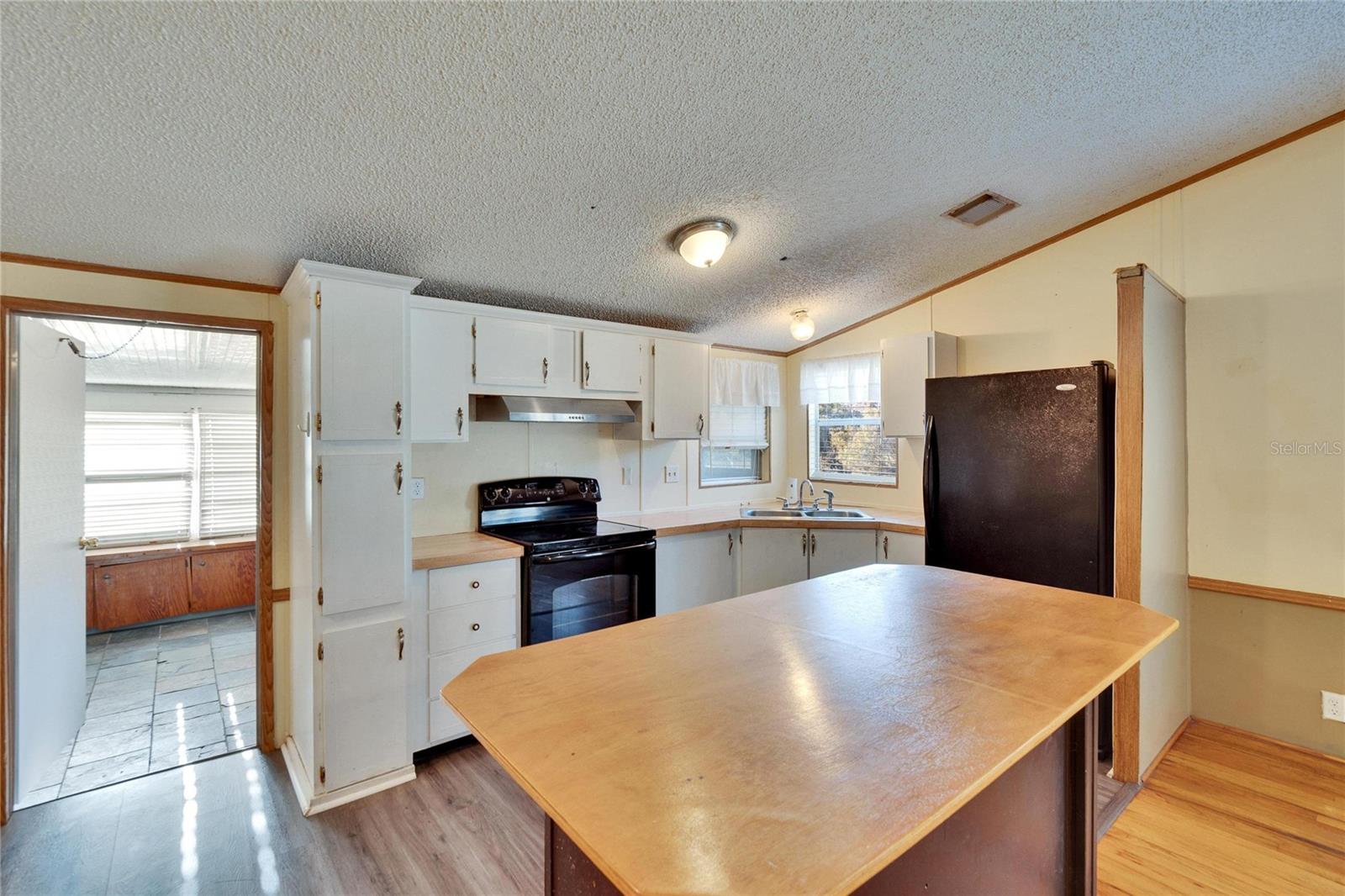 Image 11 of 28 For 1051 Hawthorn Street