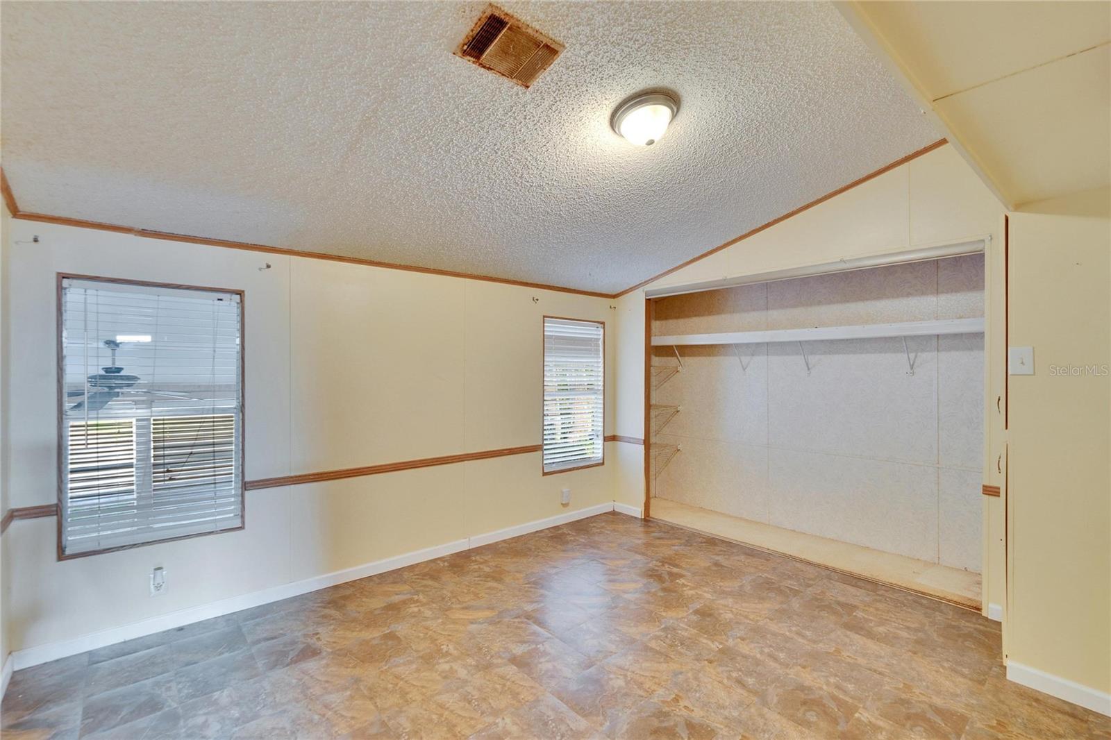 Image 12 of 28 For 1051 Hawthorn Street