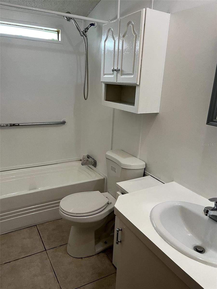 Image 15 of 28 For 1051 Hawthorn Street