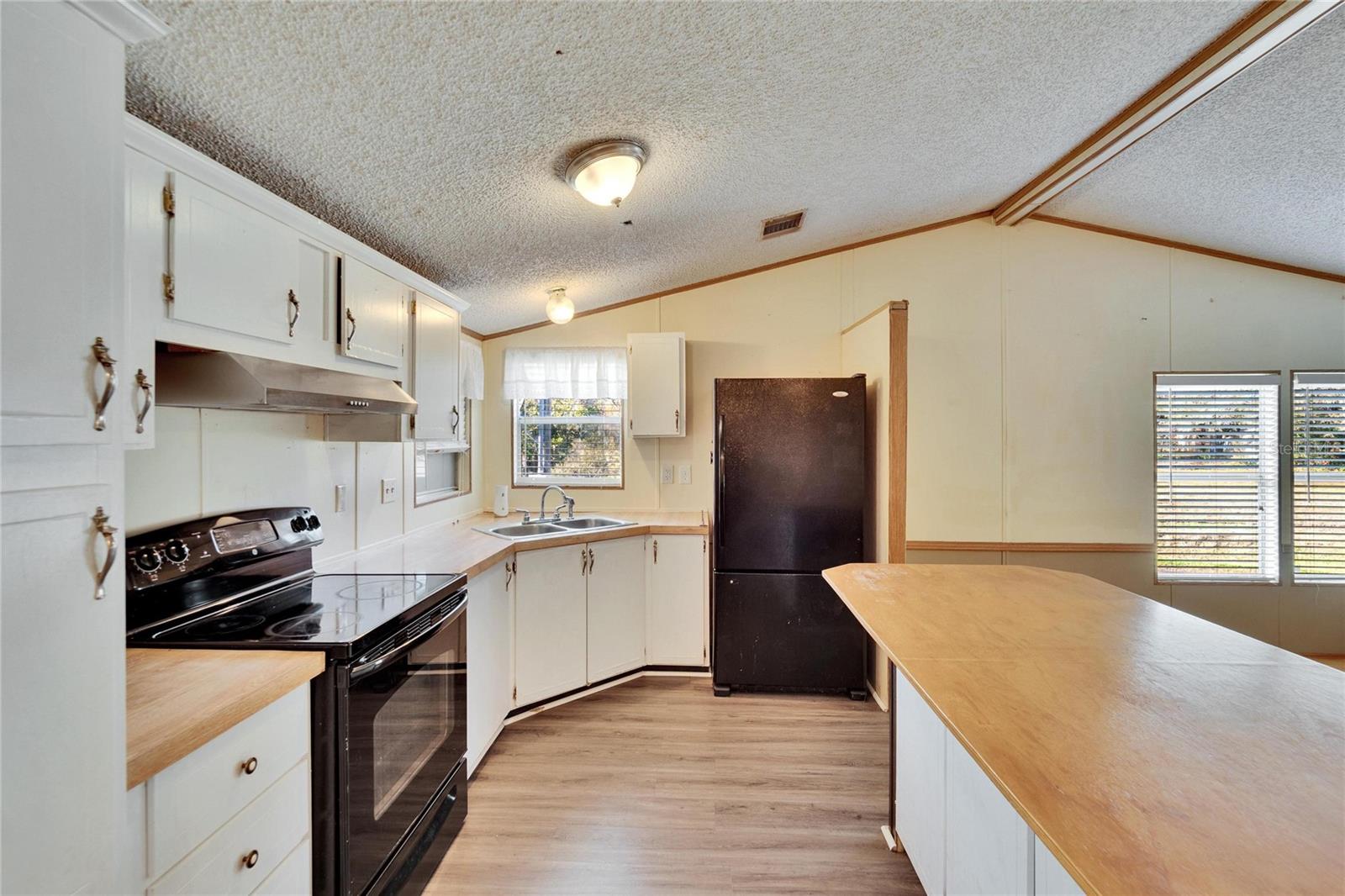 Image 8 of 28 For 1051 Hawthorn Street