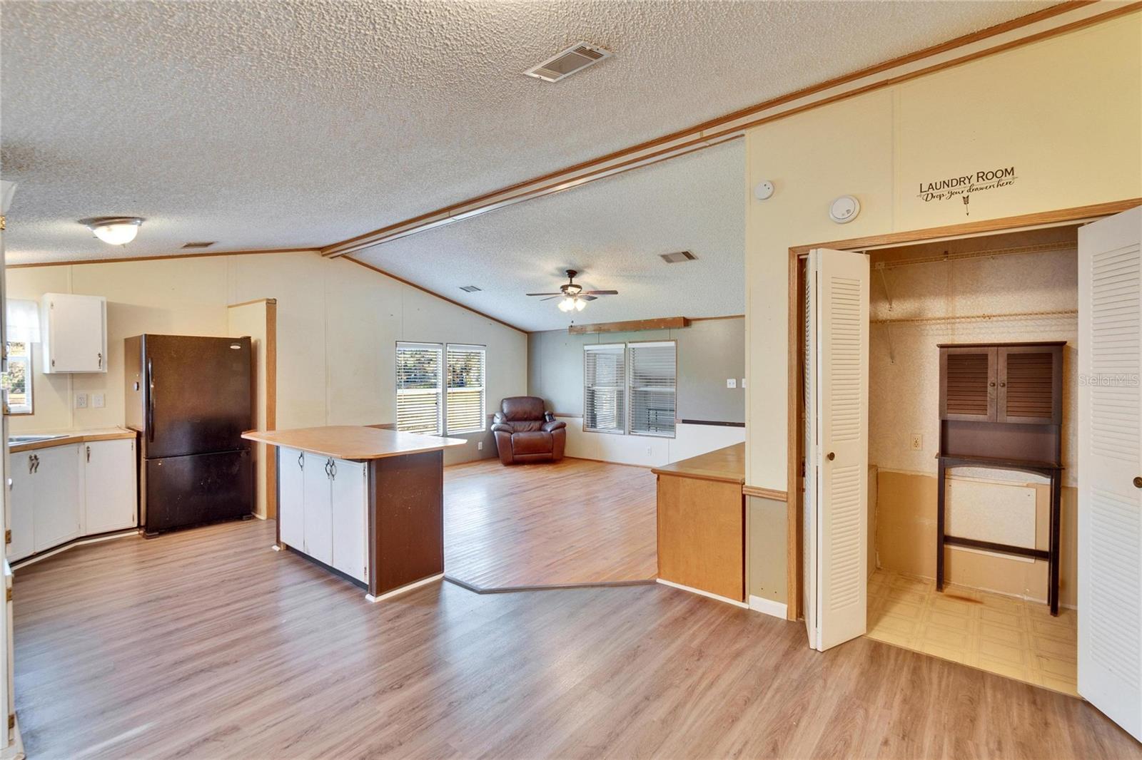 Image 9 of 28 For 1051 Hawthorn Street