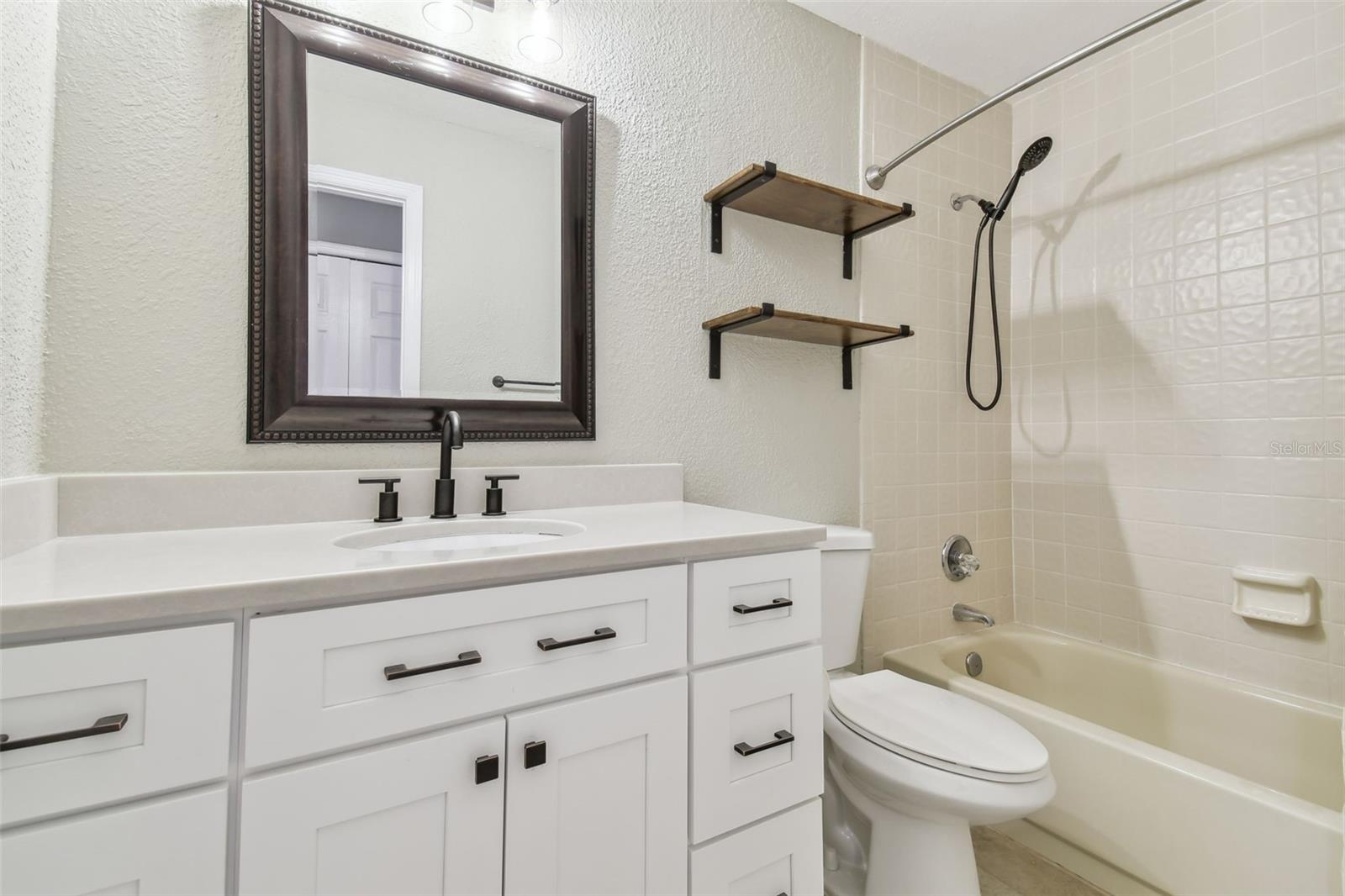 Image 21 of 30 For 2702 Paxton Avenue D