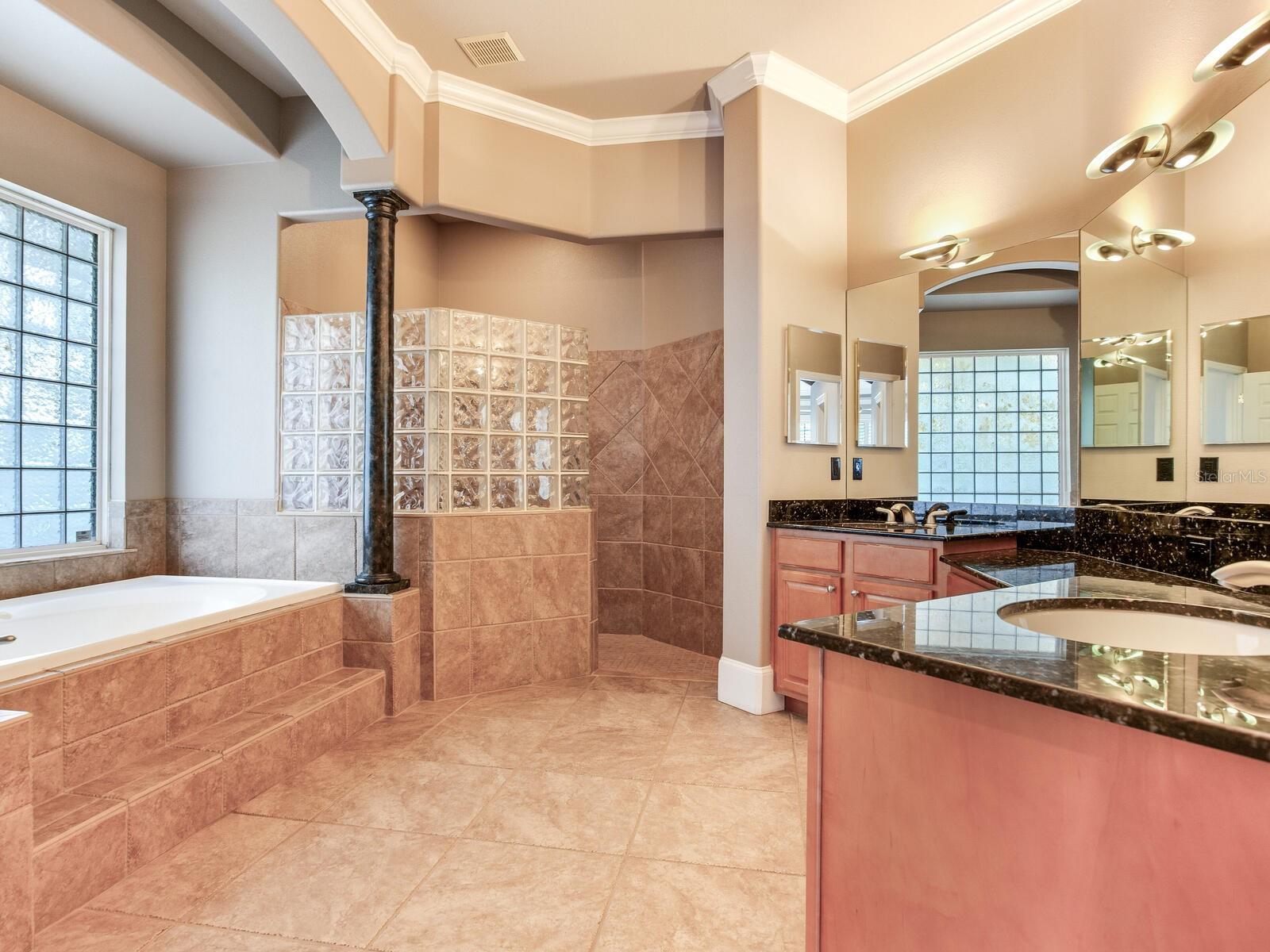 Listing photo id 31 for 10504 Echo Lake Drive