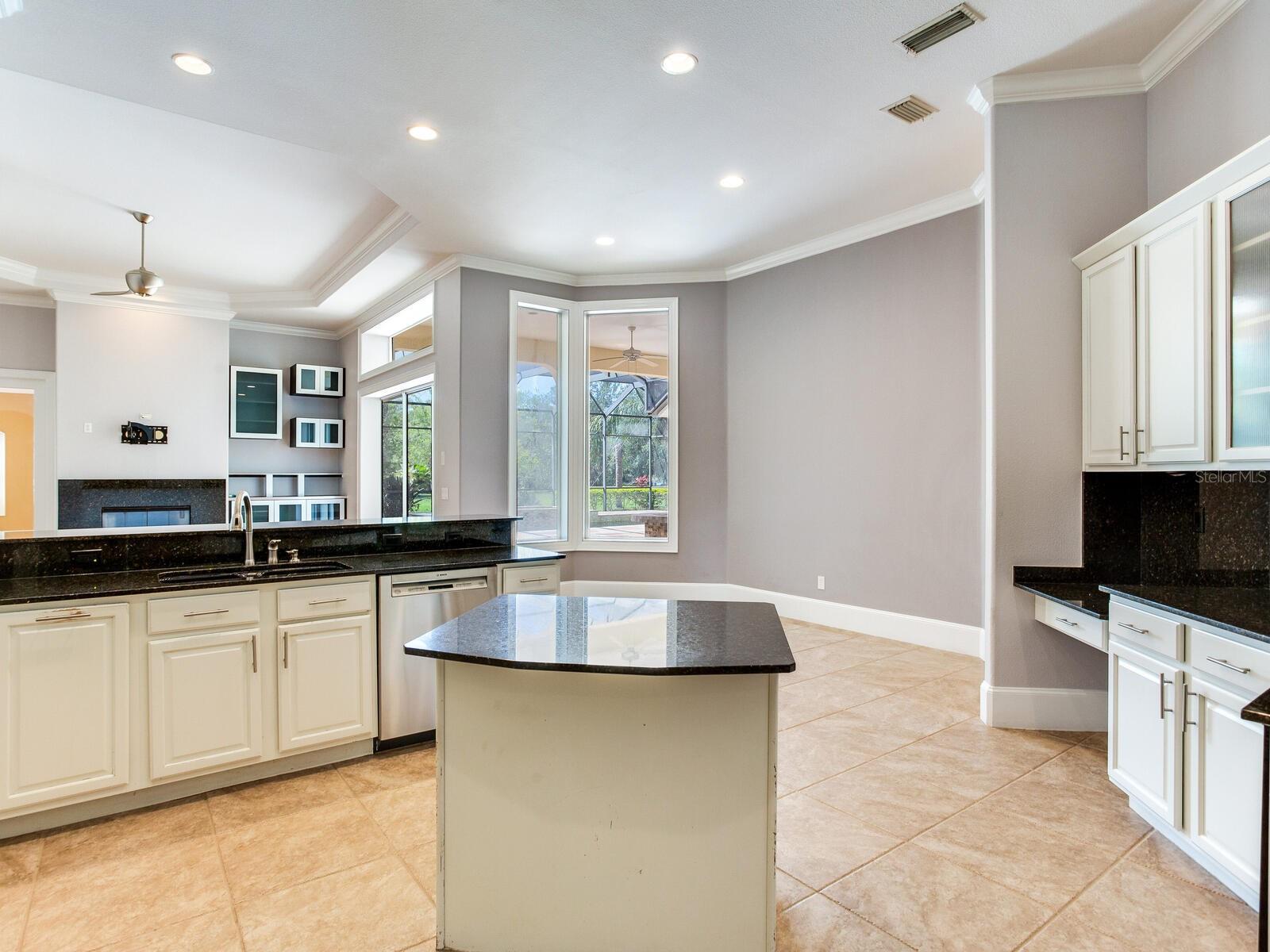 Listing photo id 41 for 10504 Echo Lake Drive