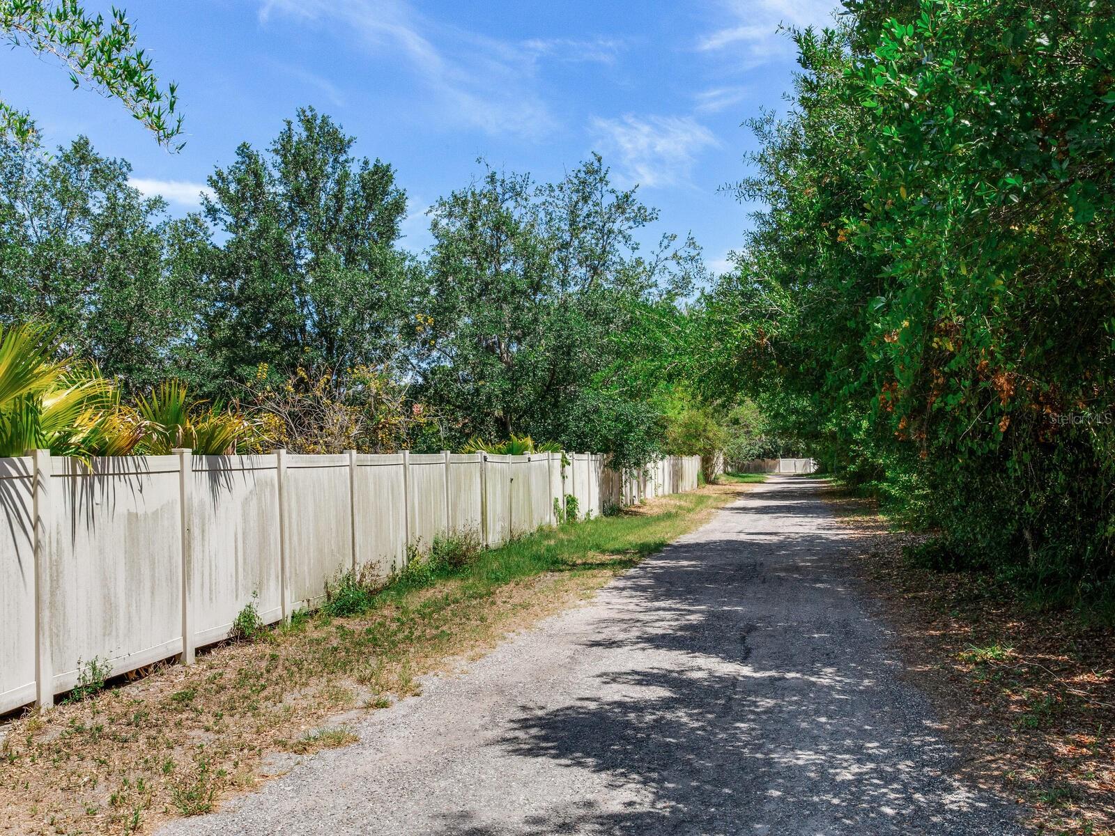 Listing photo id 76 for 10504 Echo Lake Drive