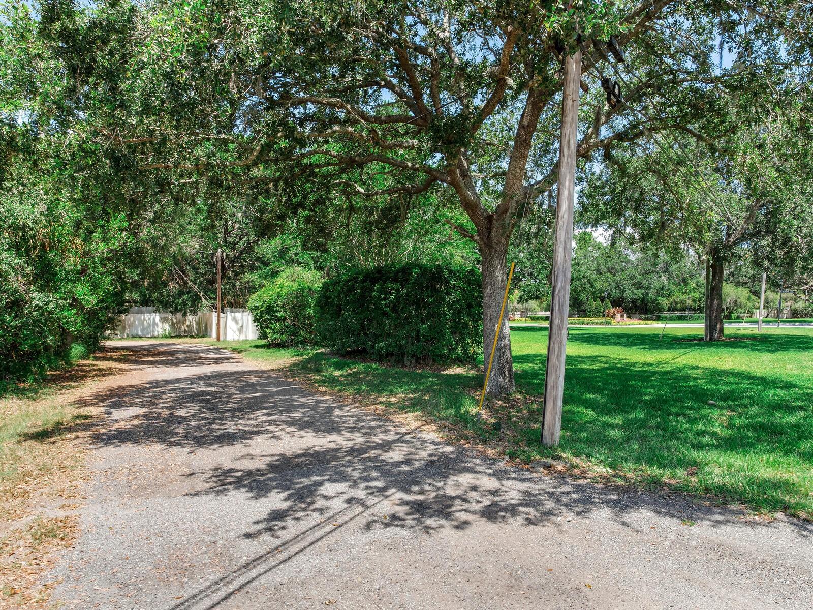 Listing photo id 77 for 10504 Echo Lake Drive
