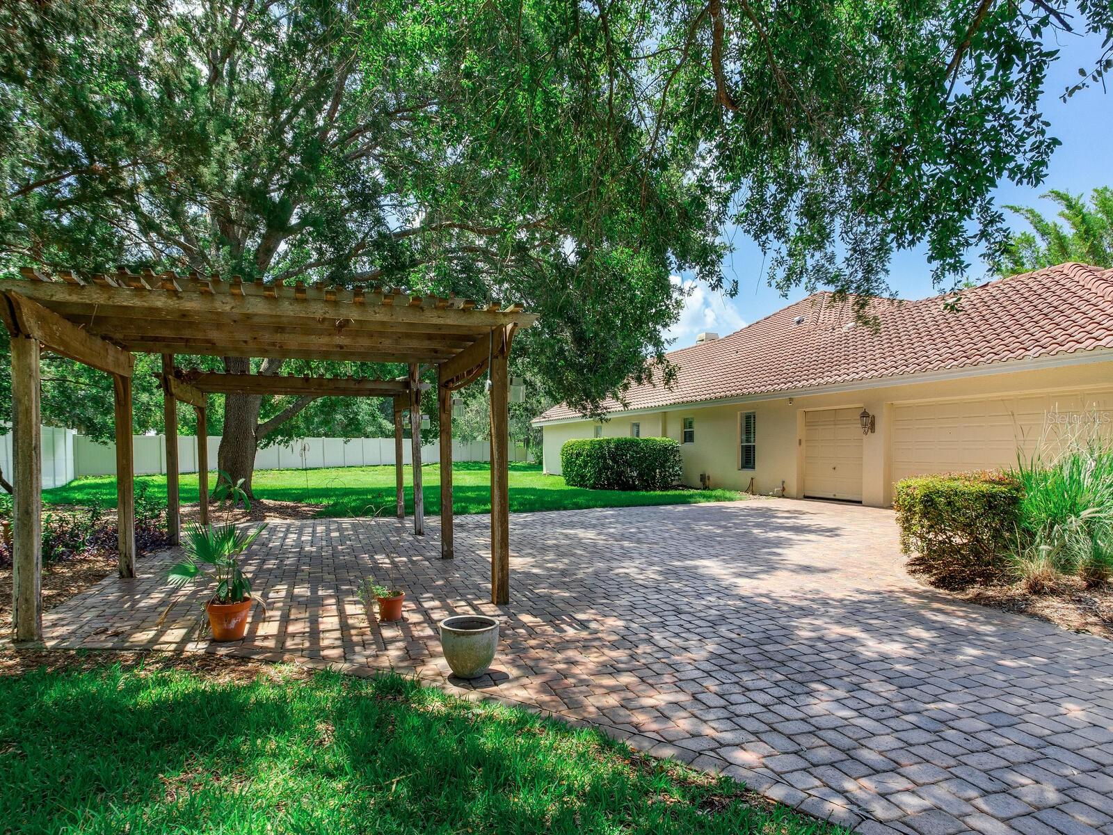 Listing photo id 6 for 10504 Echo Lake Drive