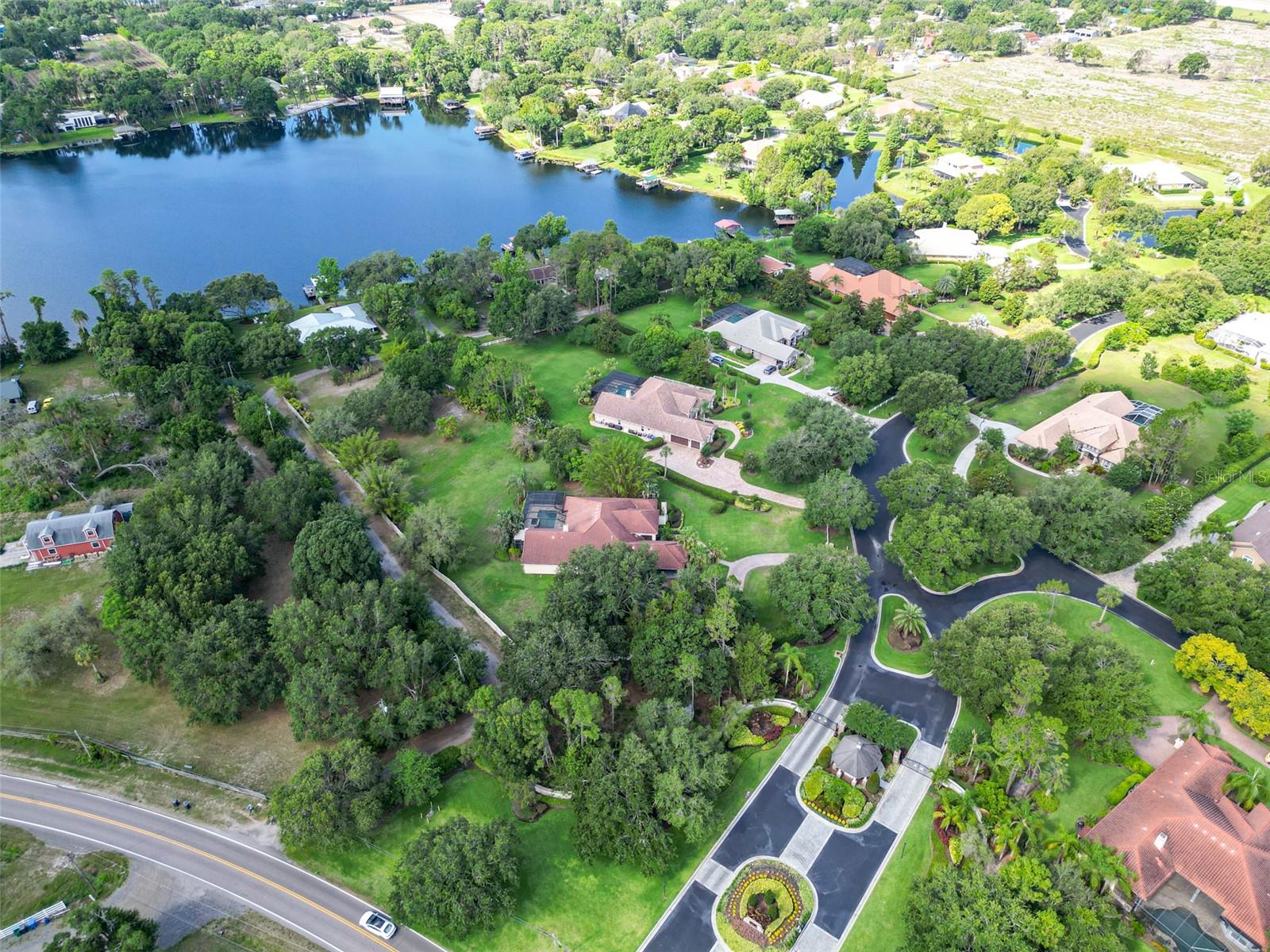 Listing photo id 92 for 10504 Echo Lake Drive