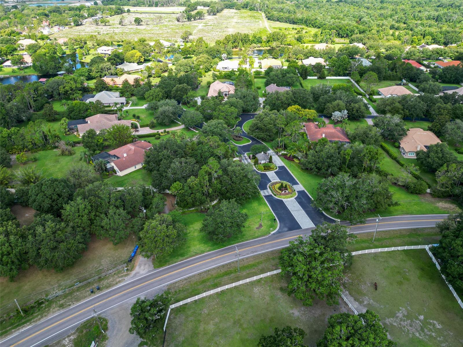Listing photo id 93 for 10504 Echo Lake Drive