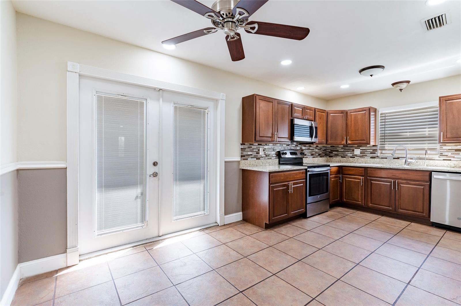 Image 14 of 33 For 2121 23rd Street Sw