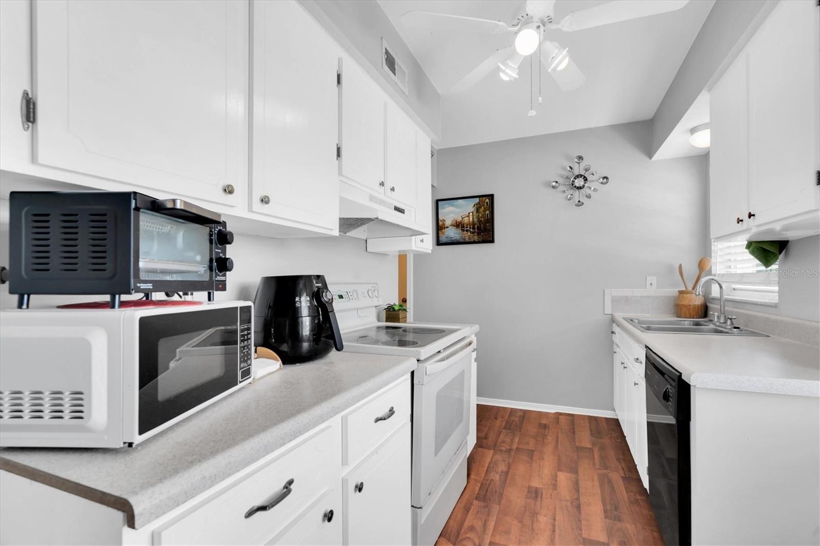 Image 8 of 17 For 6960 Sunset Drive S 2b