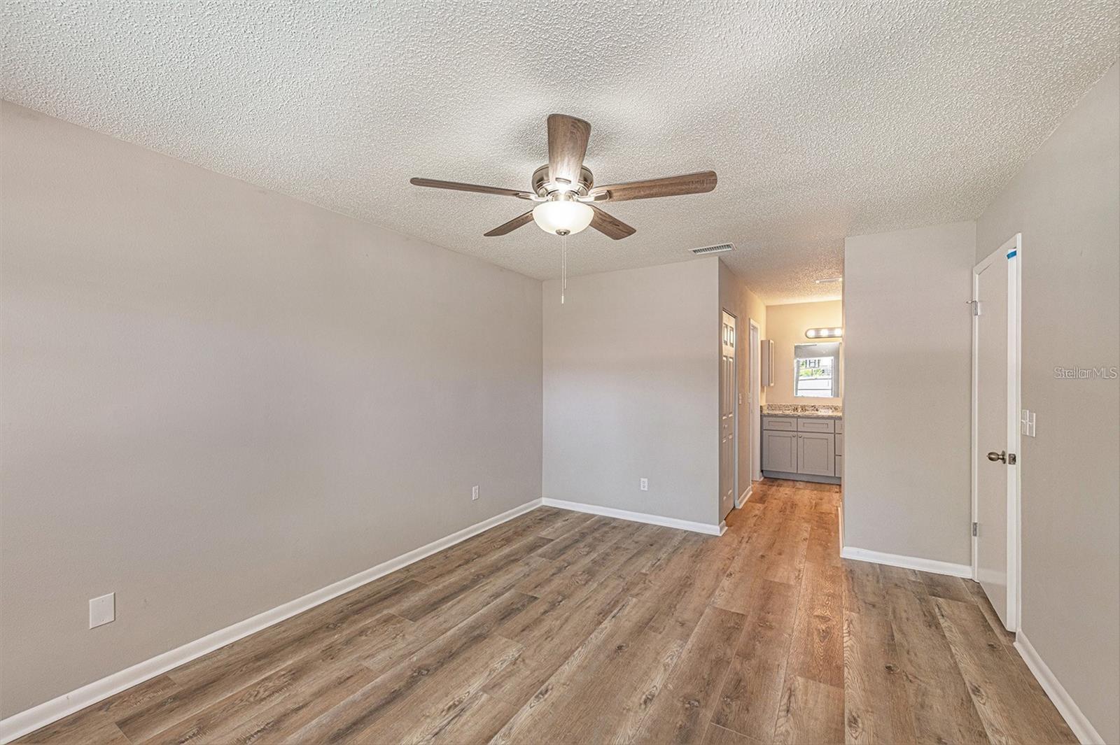 Image 19 of 41 For 15801 Cottontail Place