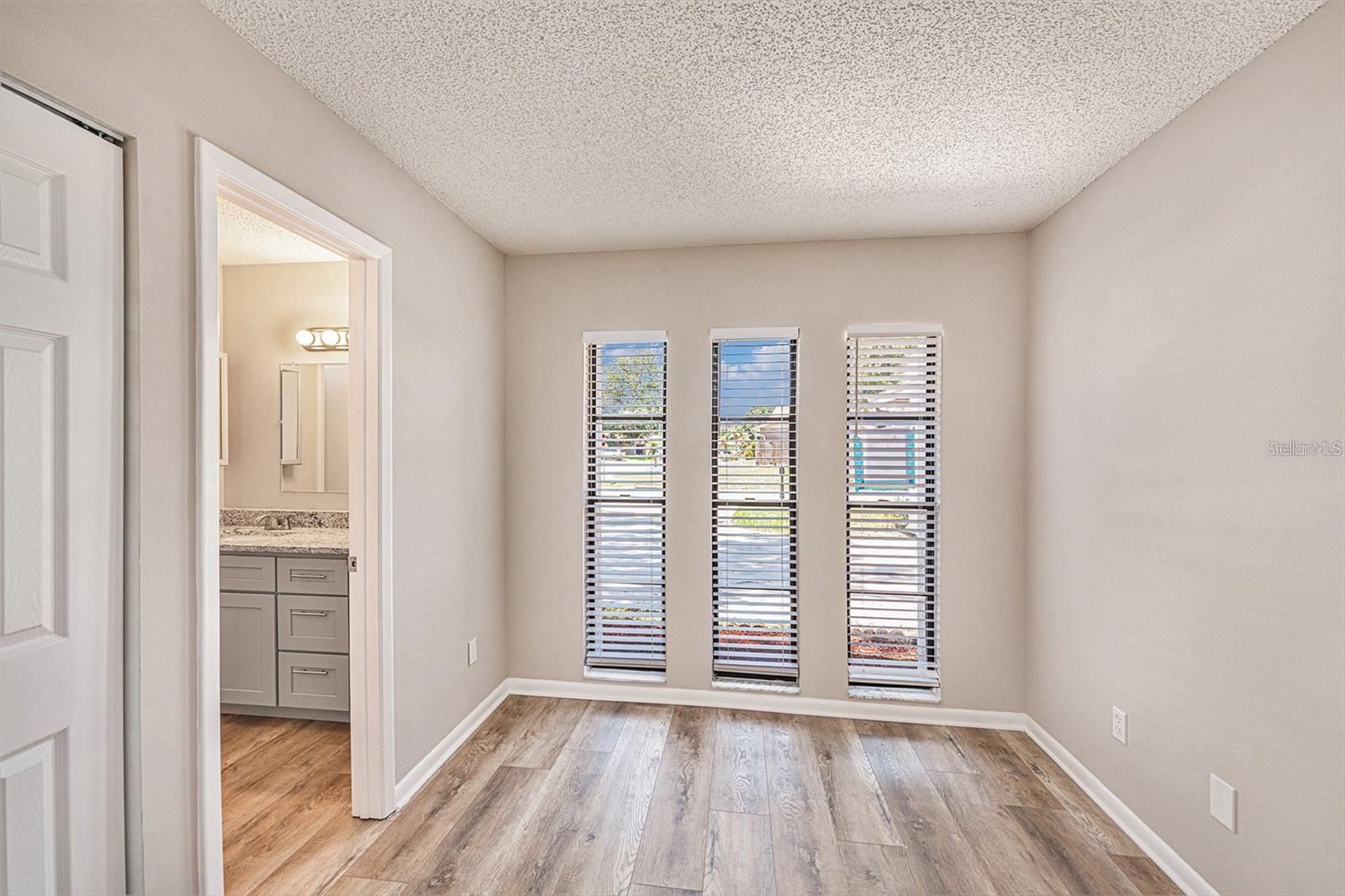 Image 8 of 41 For 15801 Cottontail Place