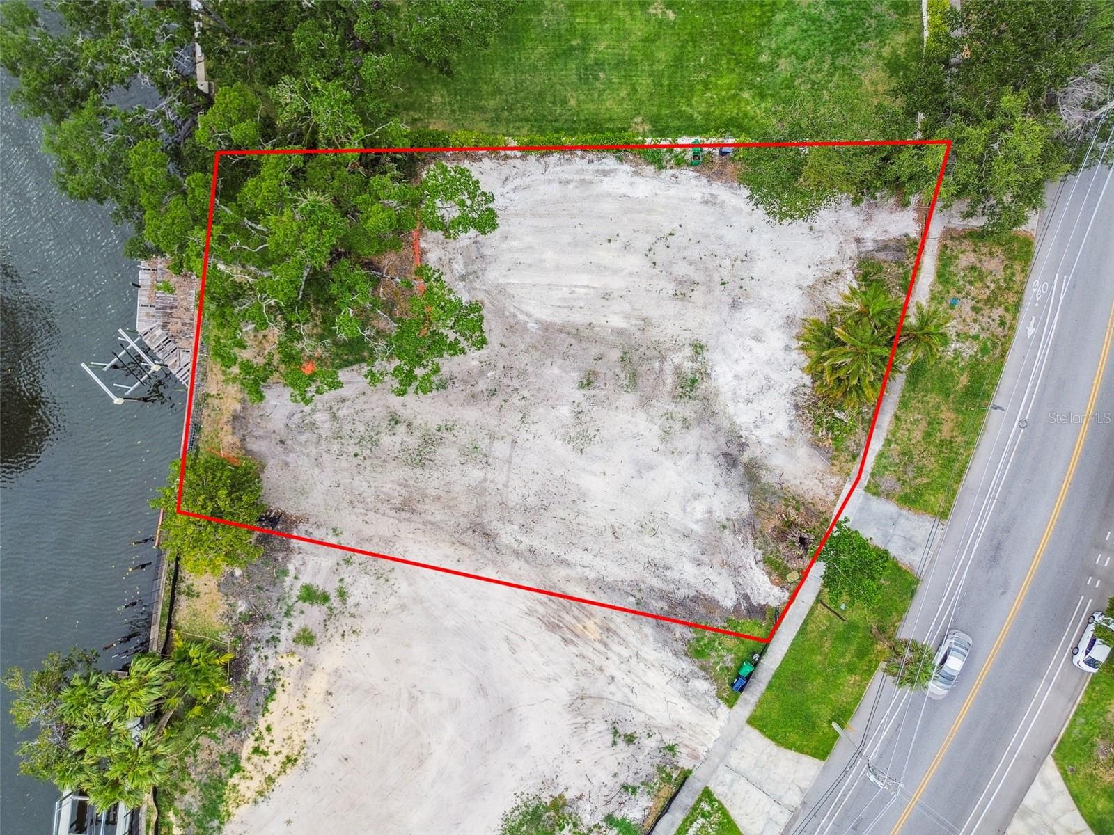 Listing photo id 1 for 424 Davis Boulevard