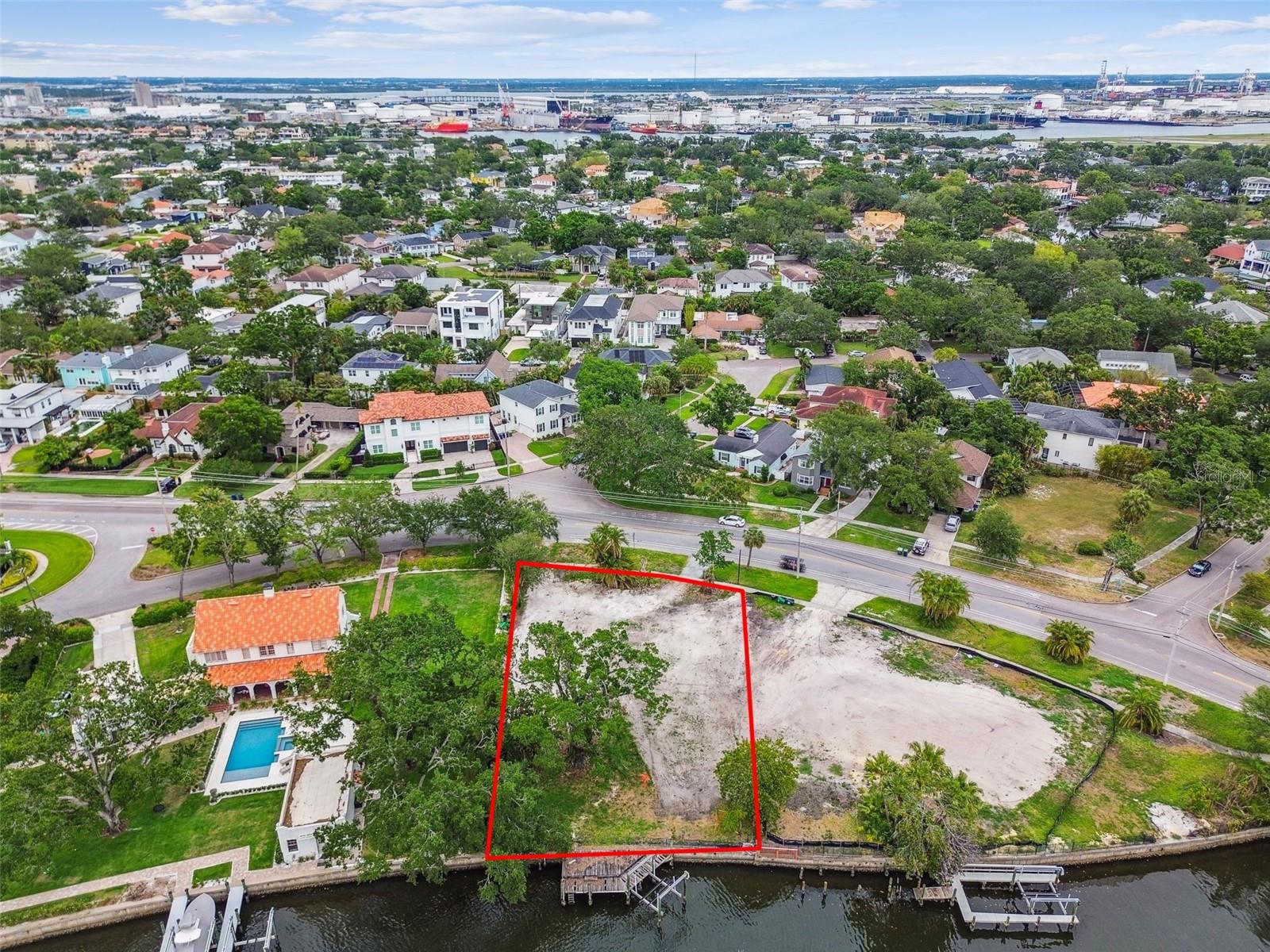 Listing photo id 2 for 424 Davis Boulevard