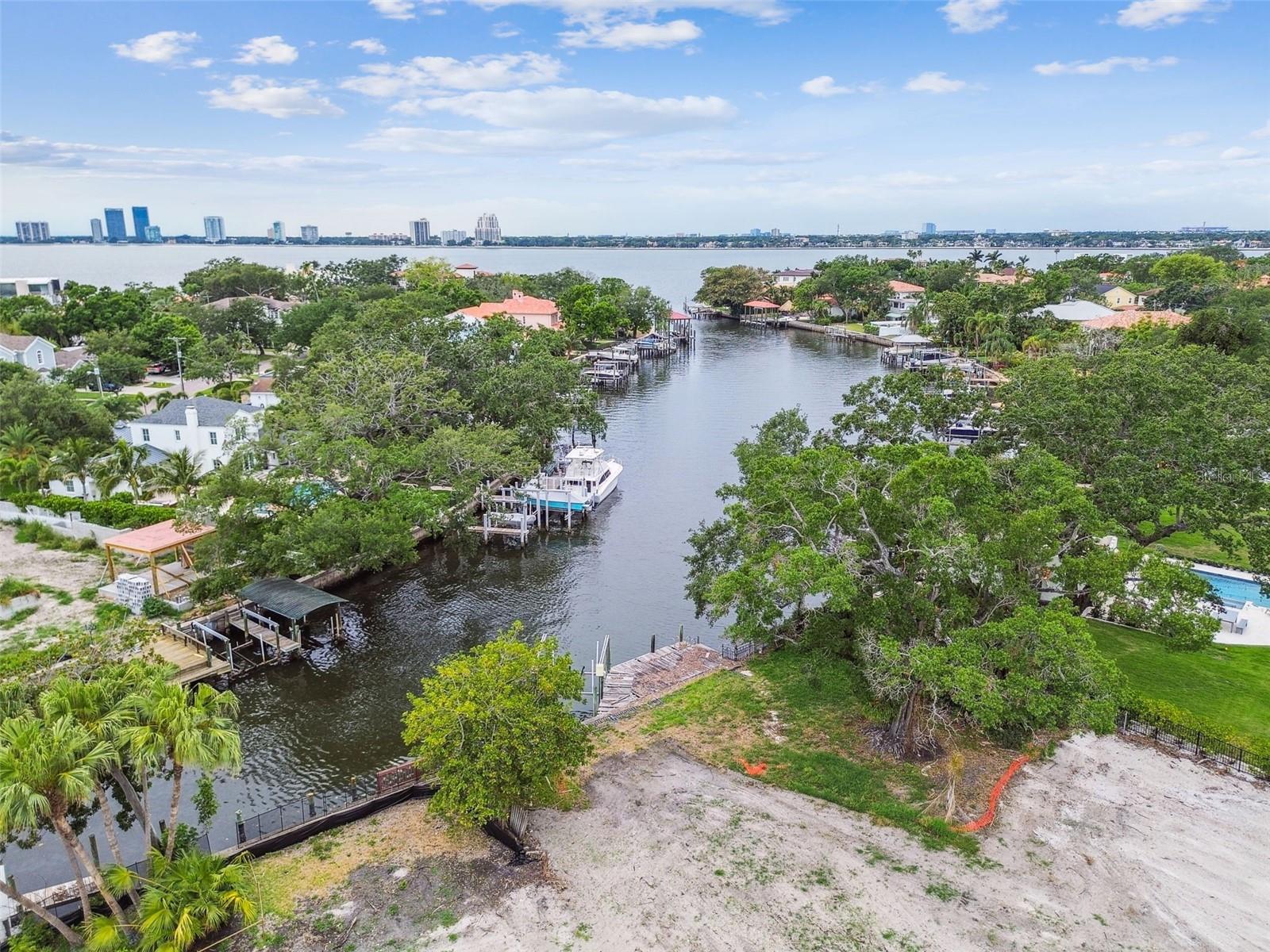 Listing photo id 3 for 424 Davis Boulevard