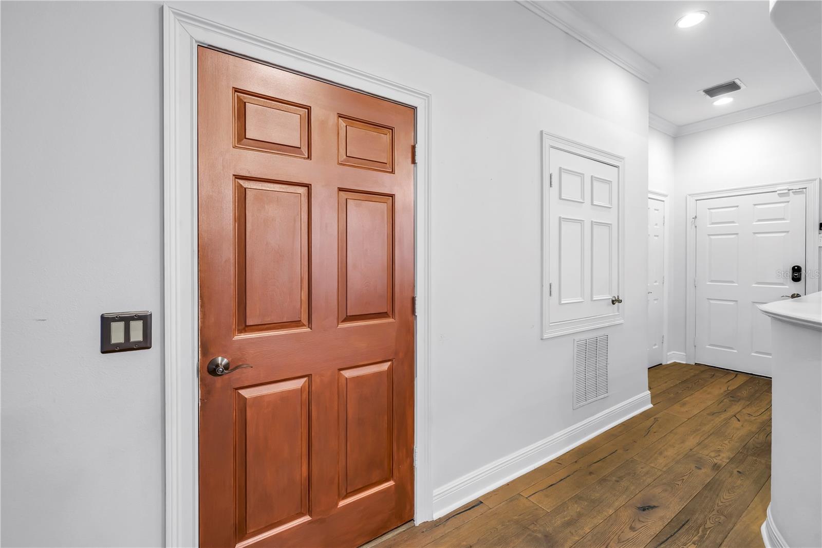 Image 11 of 47 For 651 Saxony Boulevard