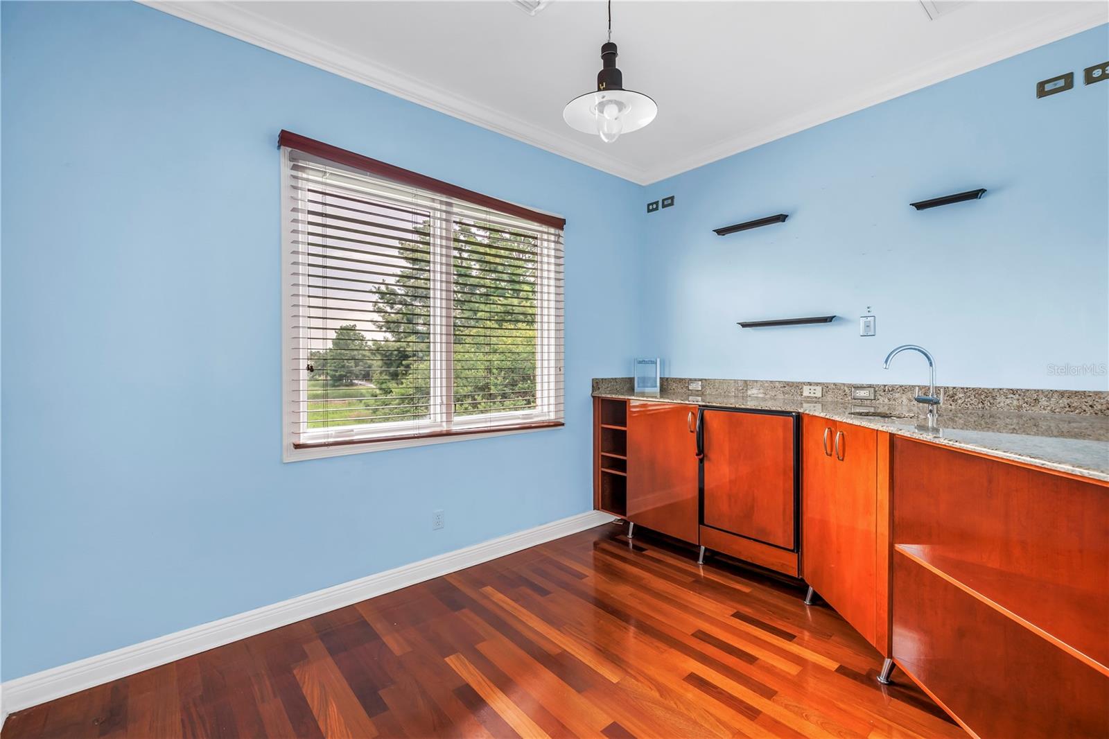 Image 22 of 47 For 651 Saxony Boulevard