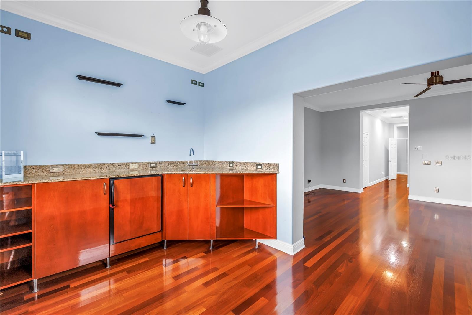 Image 23 of 47 For 651 Saxony Boulevard