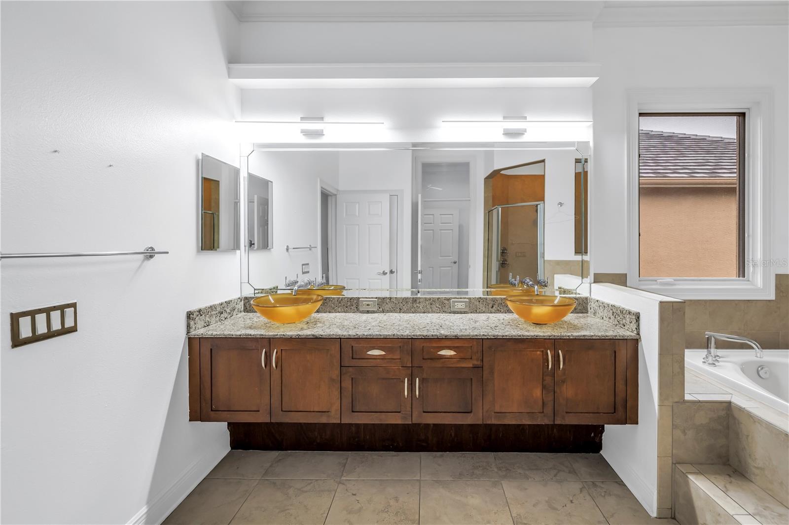 Image 27 of 47 For 651 Saxony Boulevard