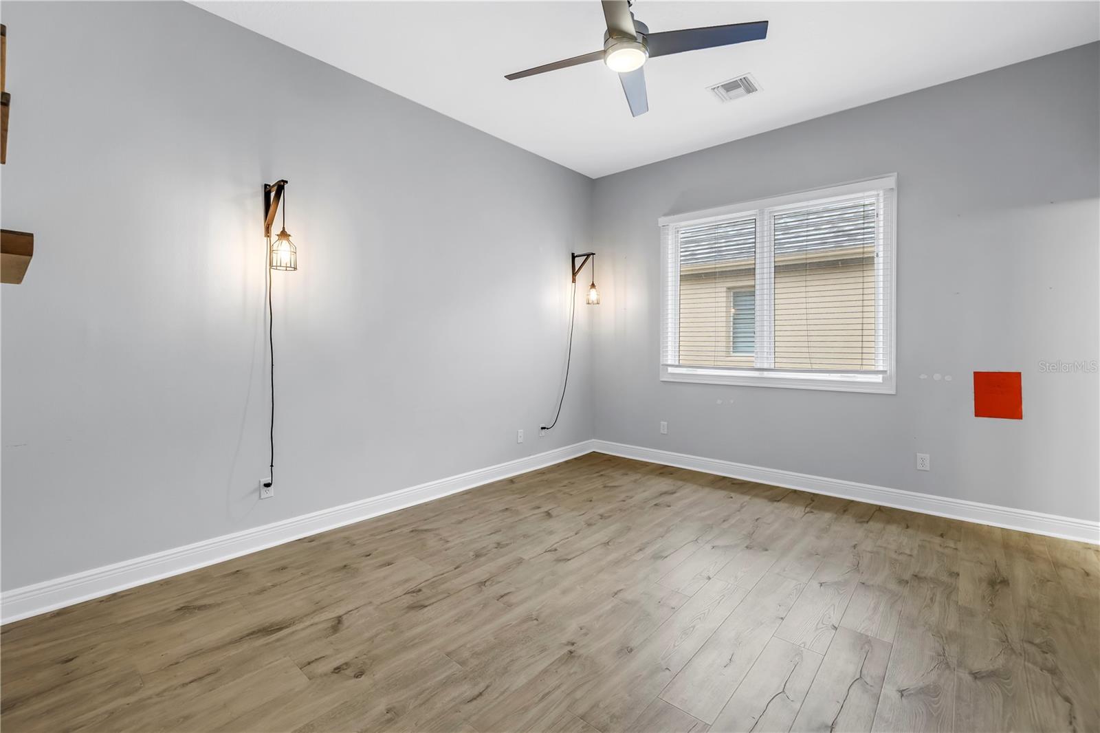 Image 31 of 47 For 651 Saxony Boulevard