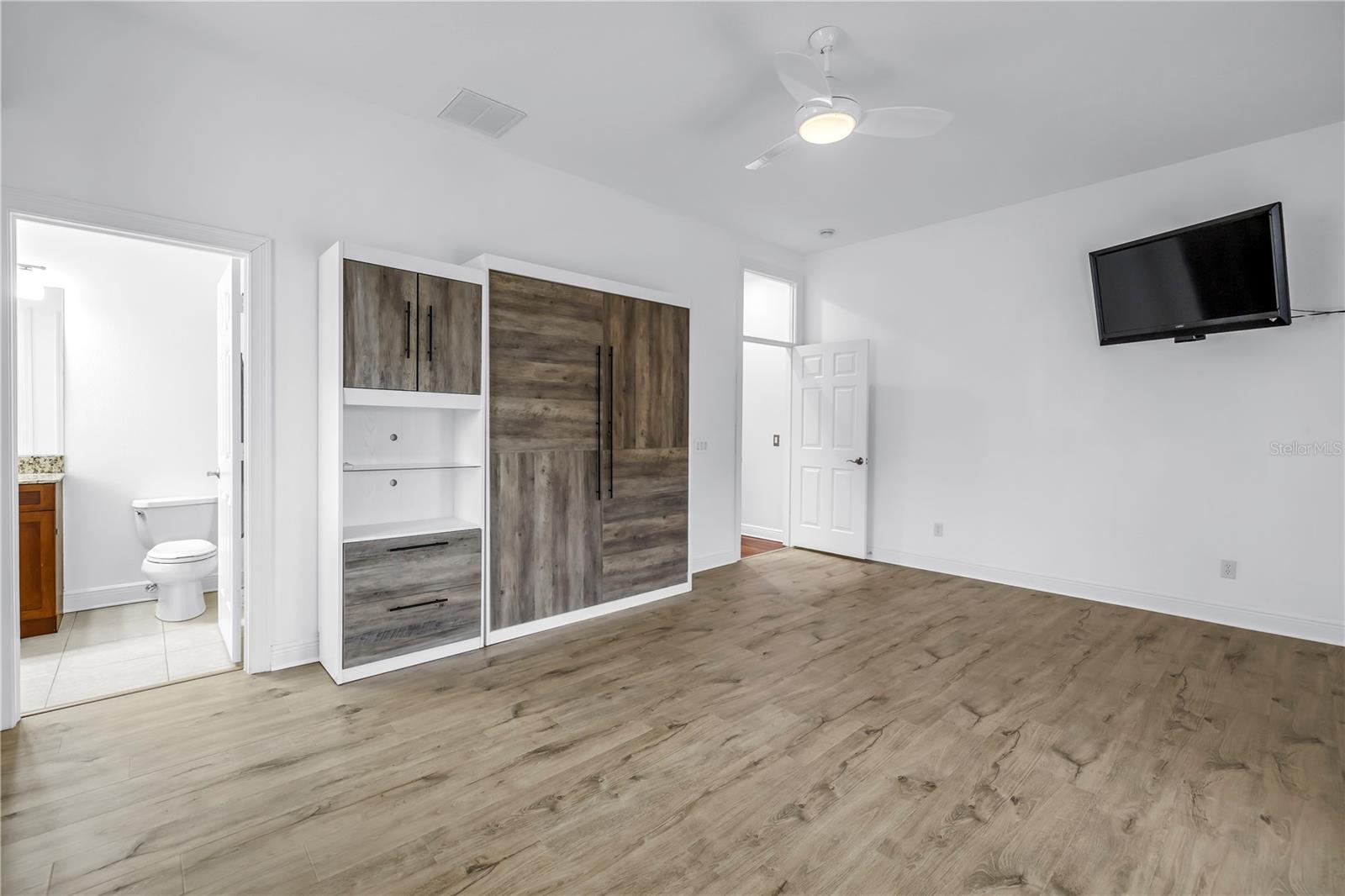 Image 36 of 47 For 651 Saxony Boulevard