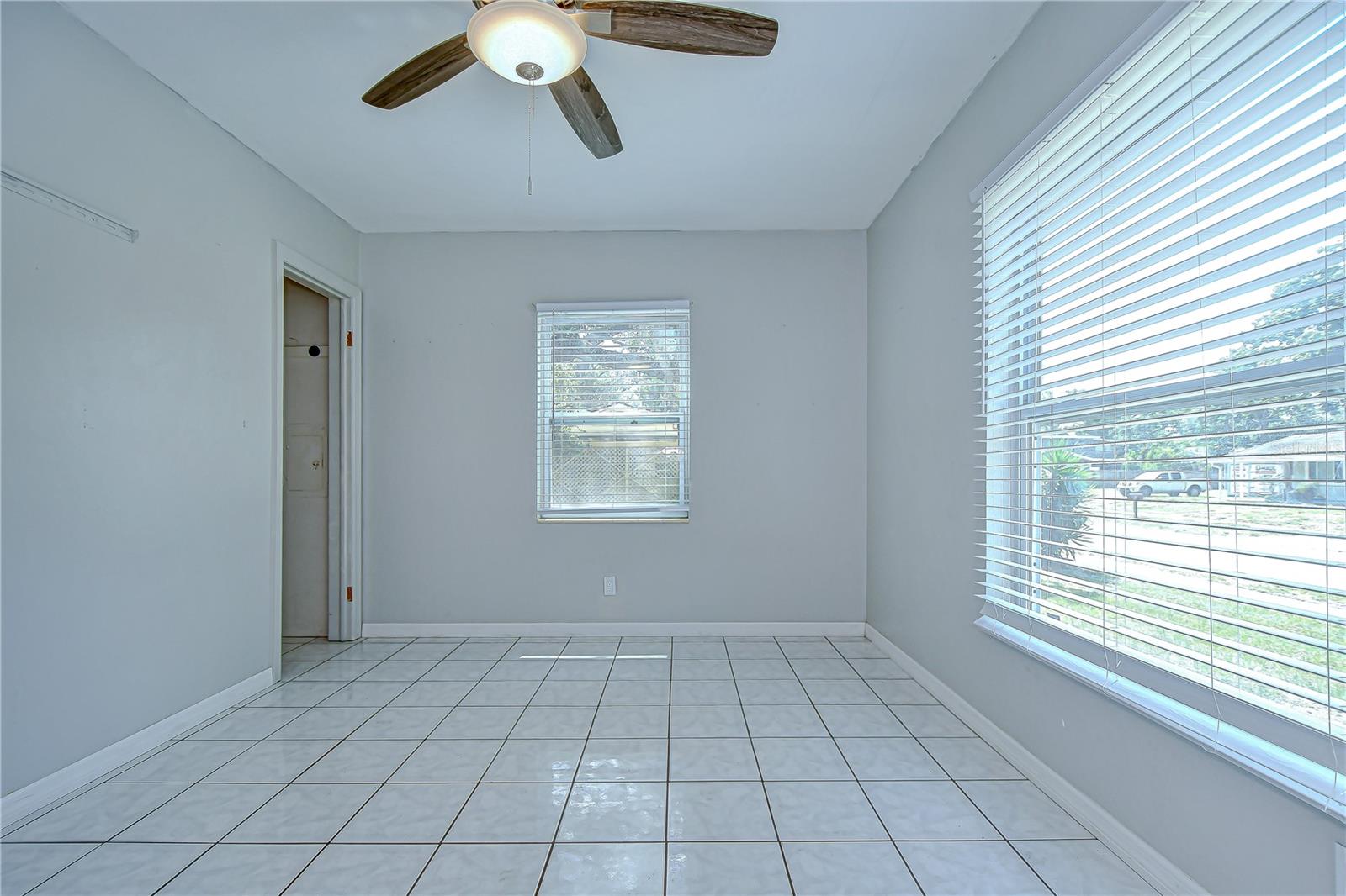 Image 10 of 32 For 5325 8th Avenue S