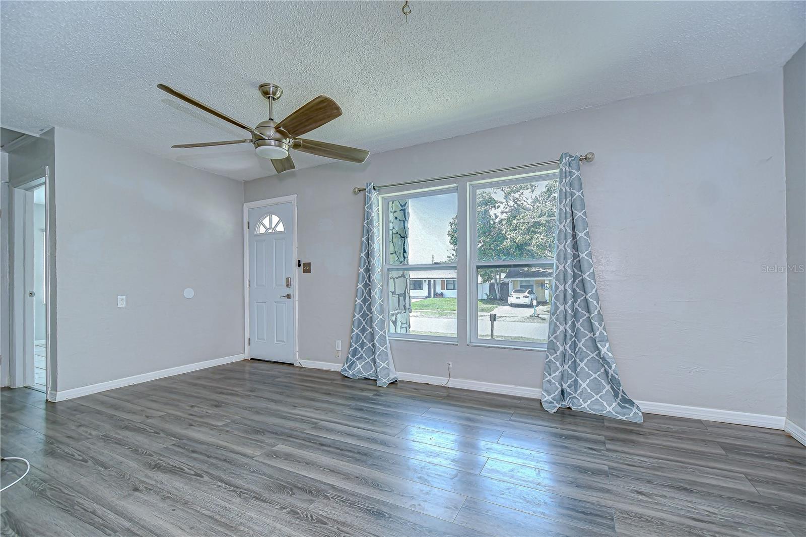 Image 4 of 32 For 5325 8th Avenue S