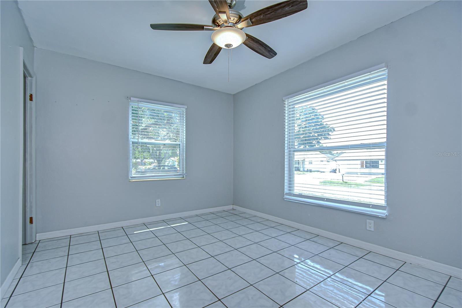 Image 9 of 32 For 5325 8th Avenue S