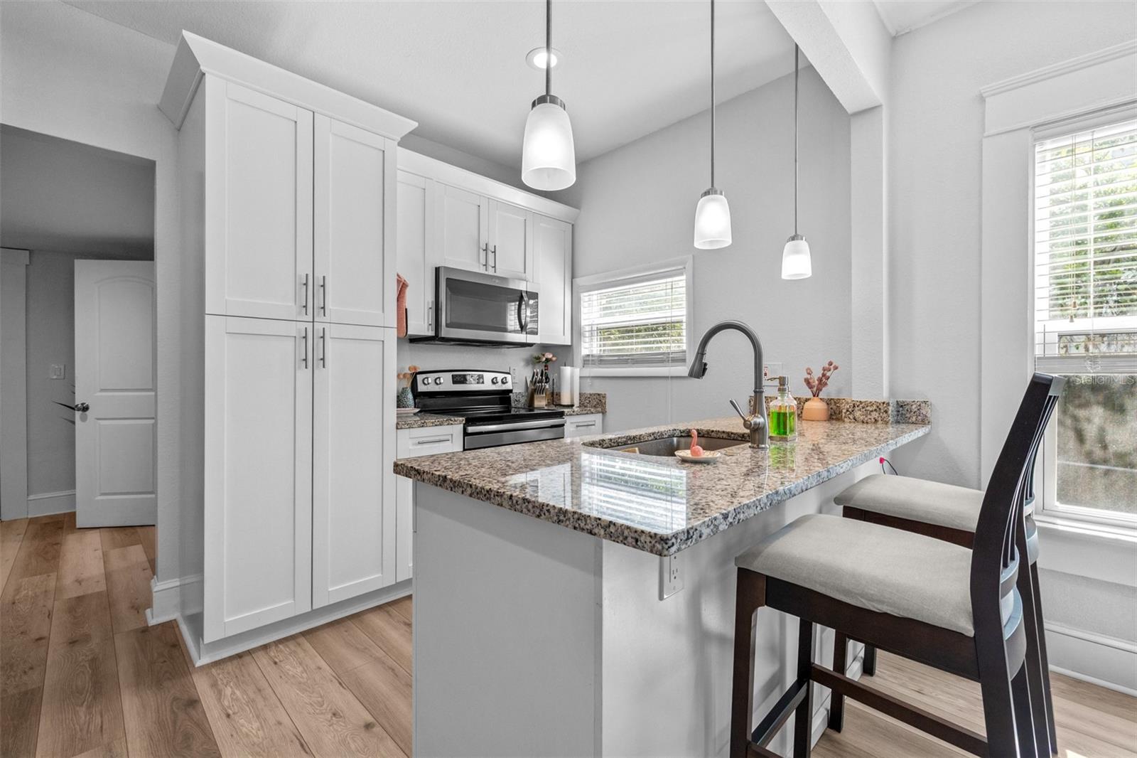 Image 13 of 38 For 910 Chelsea Street