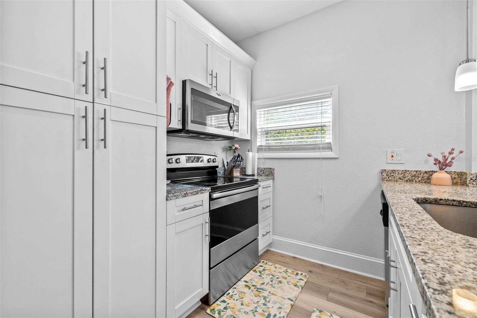 Image 15 of 38 For 910 Chelsea Street